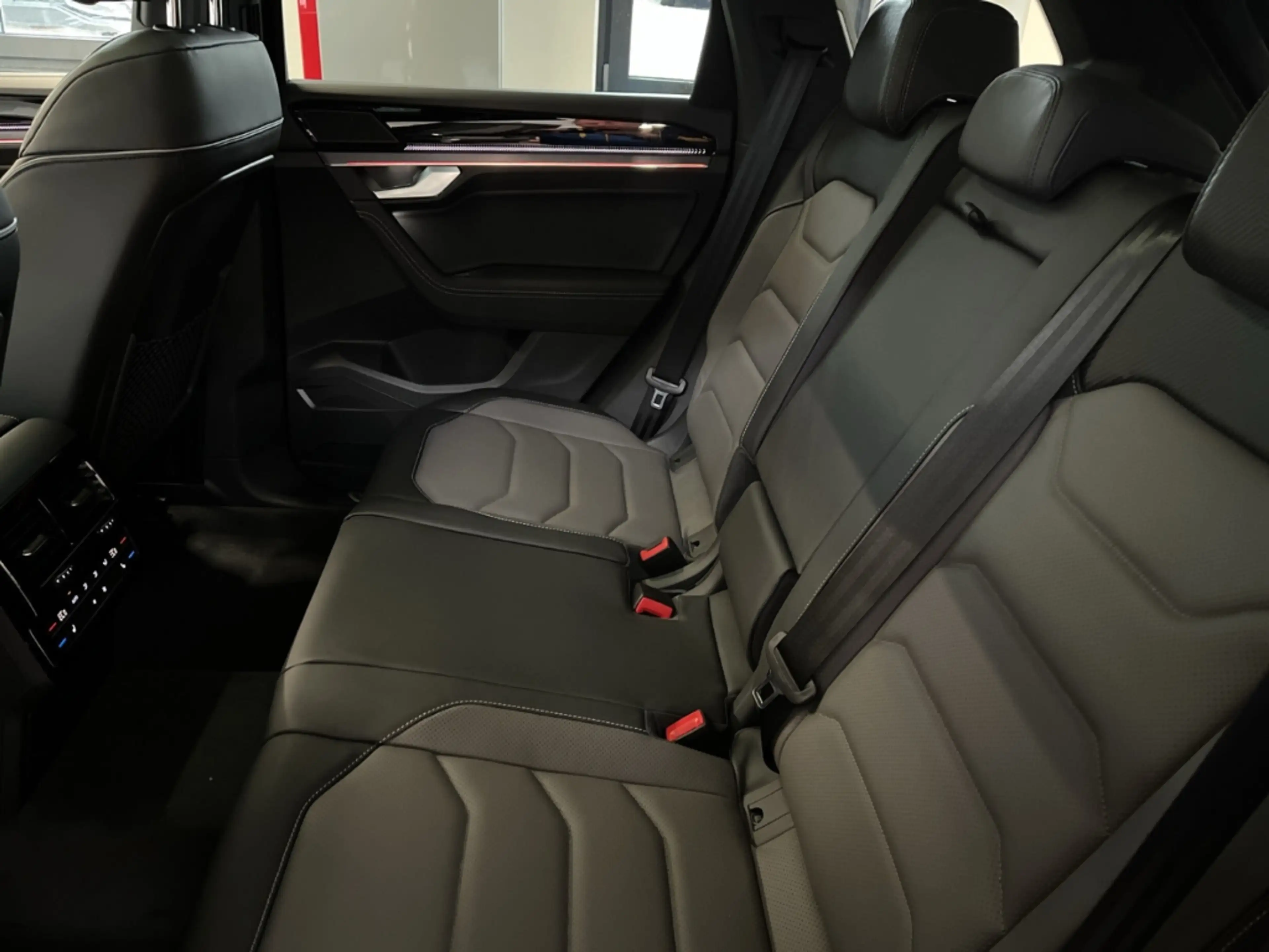 Volkswagen Touareg 3.0 TDI 210 kW 4Motion R-Line Final Edition — photo 9