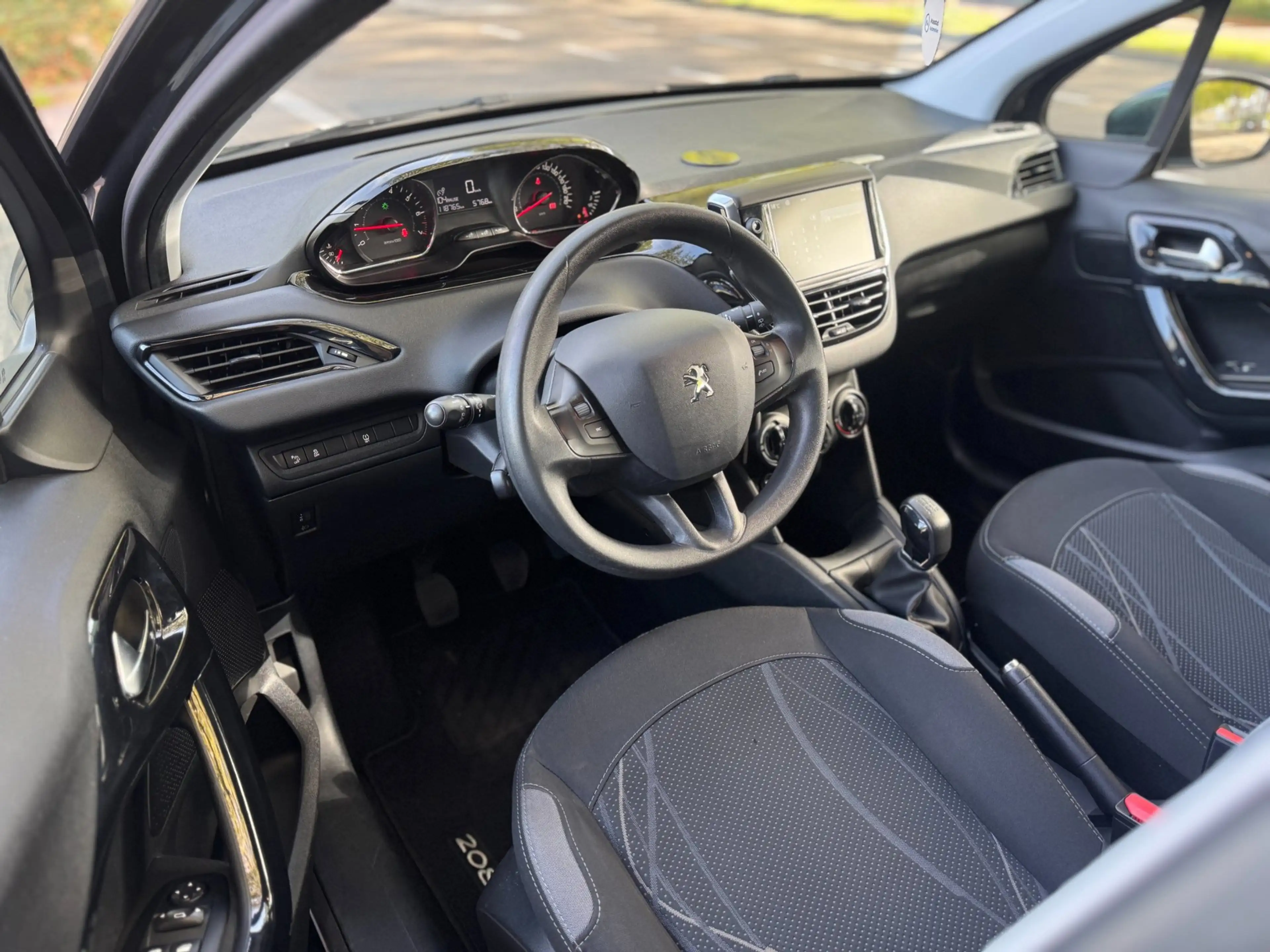 Peugeot 208 1.0 PureTech Access 100& Dealer onderhouden Airco — photo 37