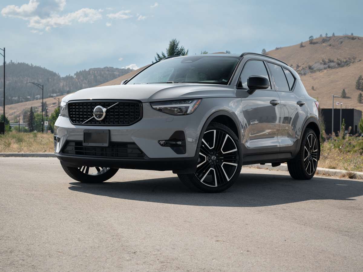 2025 Volvo XC40