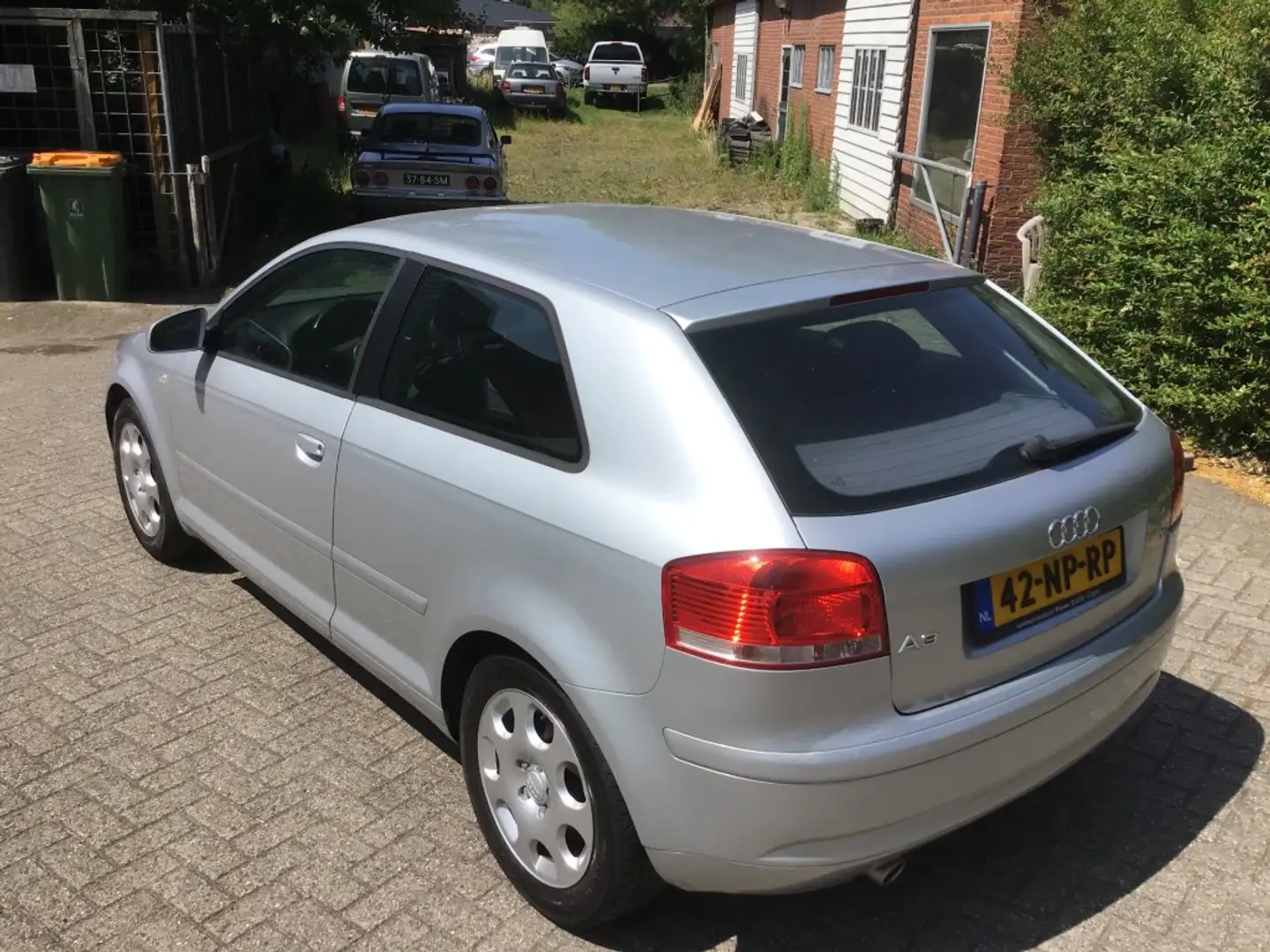Audi A3 1.6 ATTRACTION Grijs - 2