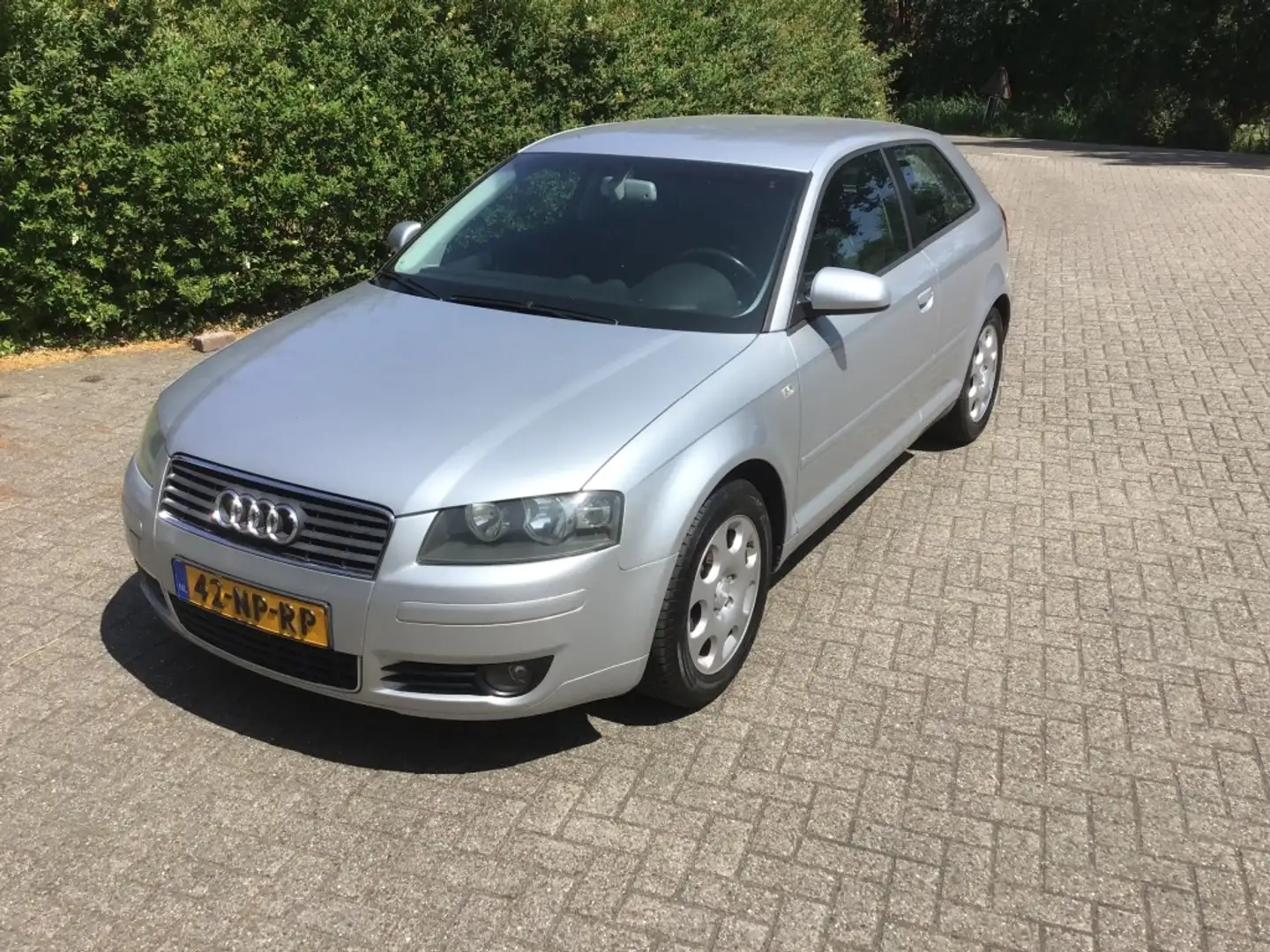 Audi A3 1.6 ATTRACTION Grijs - 1