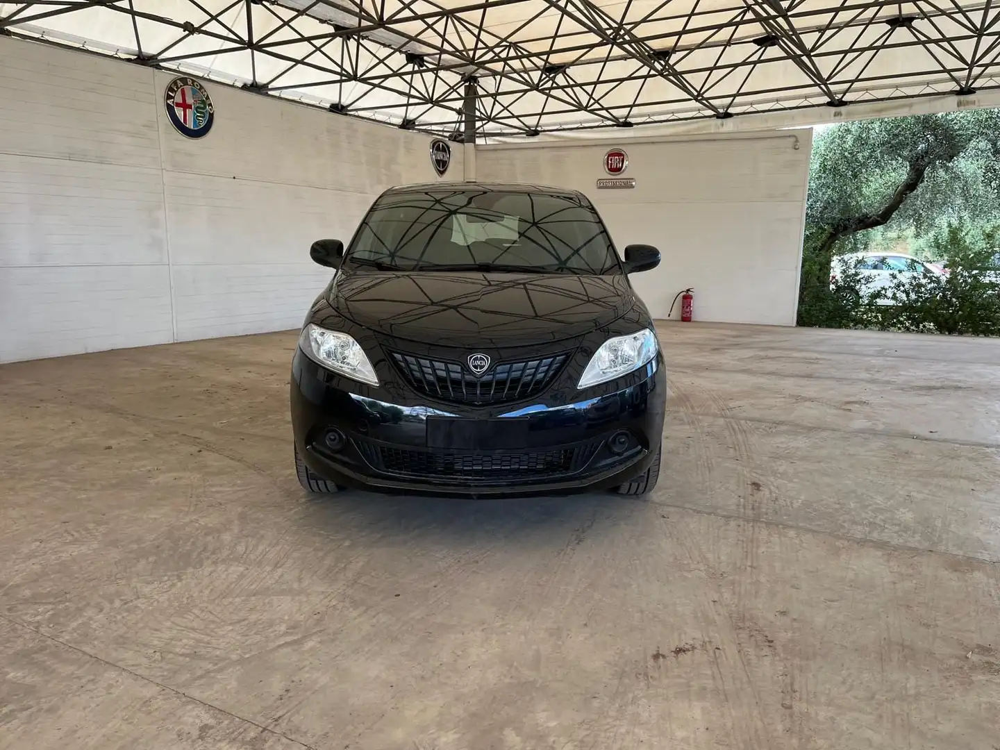 Lancia Ypsilon 1.0 FireFly 5 porte S&S Hybrid Silver Plus Nero - 2