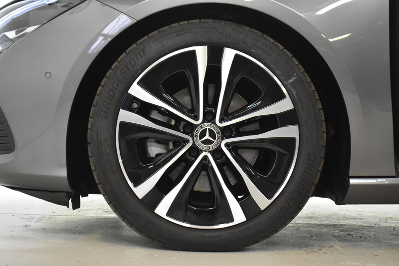 Mercedes-Benz CLA 180 Shooting Brake CLA Luxury Line Panoramisch dak — photo 14