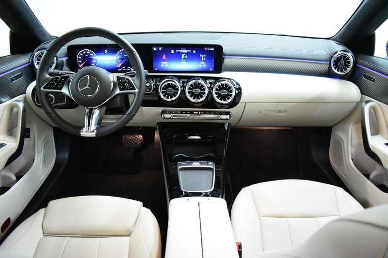 Mercedes-Benz CLA 180 Shooting Brake CLA Luxury Line Panoramisch dak — photo 12