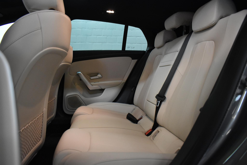 Mercedes-Benz CLA 180 Shooting Brake CLA Luxury Line Panoramisch dak — photo 11