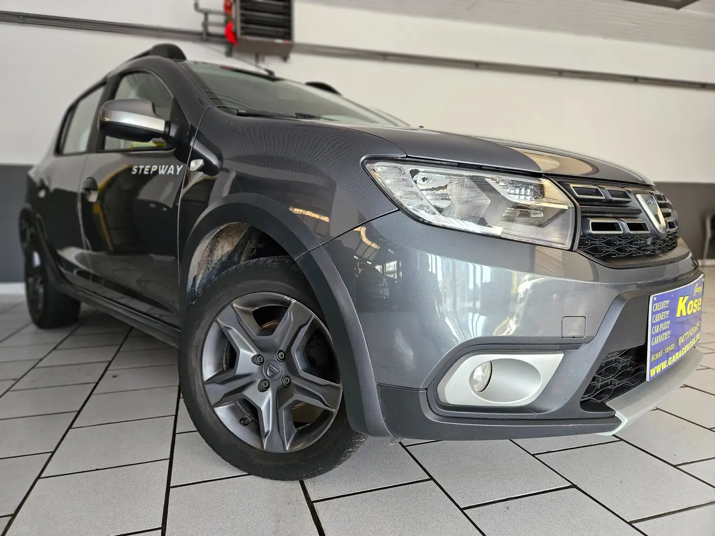 Dacia Sandero 15DCI STEPWAY/NAVIGATION//CLIM//GARANTIE/1ERE MAIN Gris - 2
