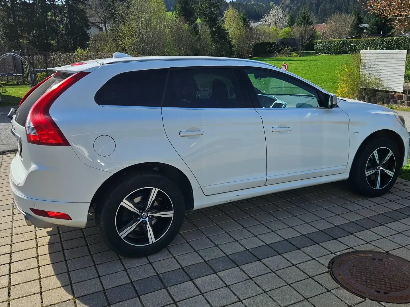 Volvo XC60 XC60 D4 Momentum R-Design Geartronic Momentum R-De Weiß - 1