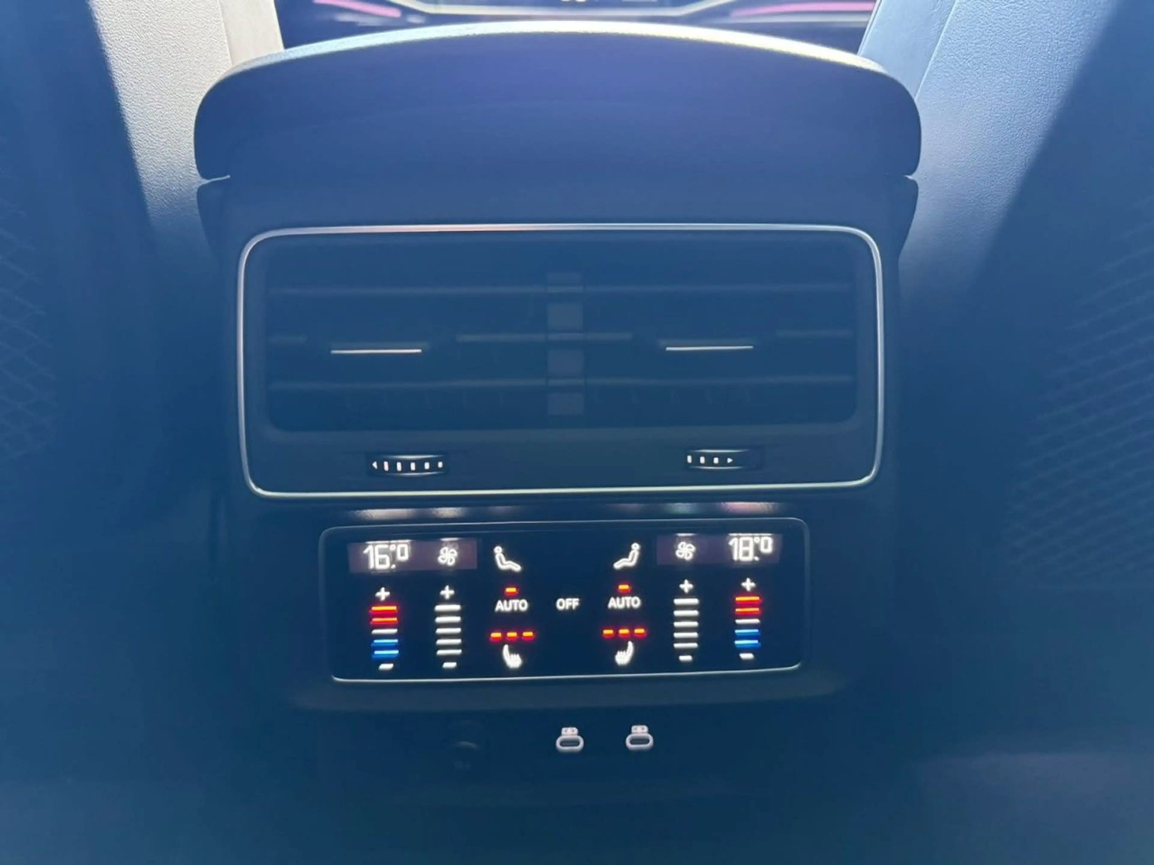 Audi SQ7 4.0 VOLLAUSSTATTUNG,BTM,7-SITZER,AHK,MWST. — photo 11