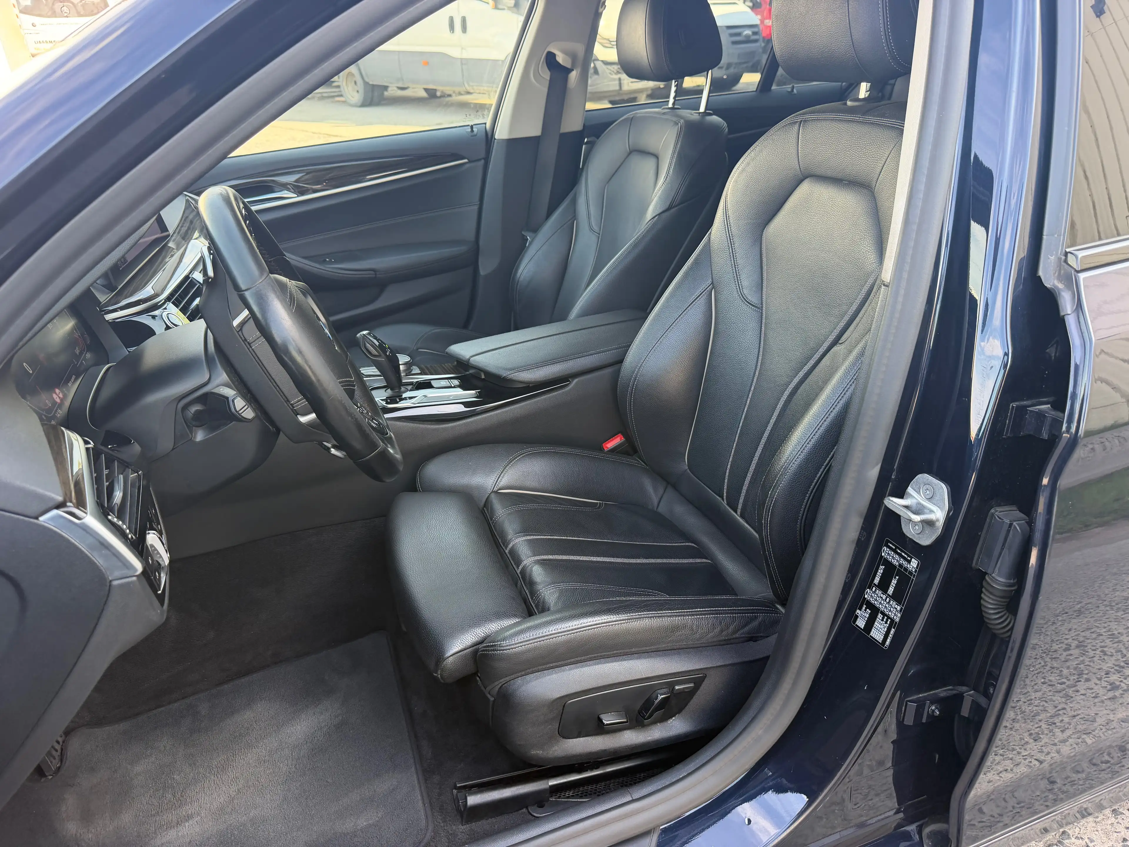 BMW 518 dA Touring AdBlue Sportline — photo 11