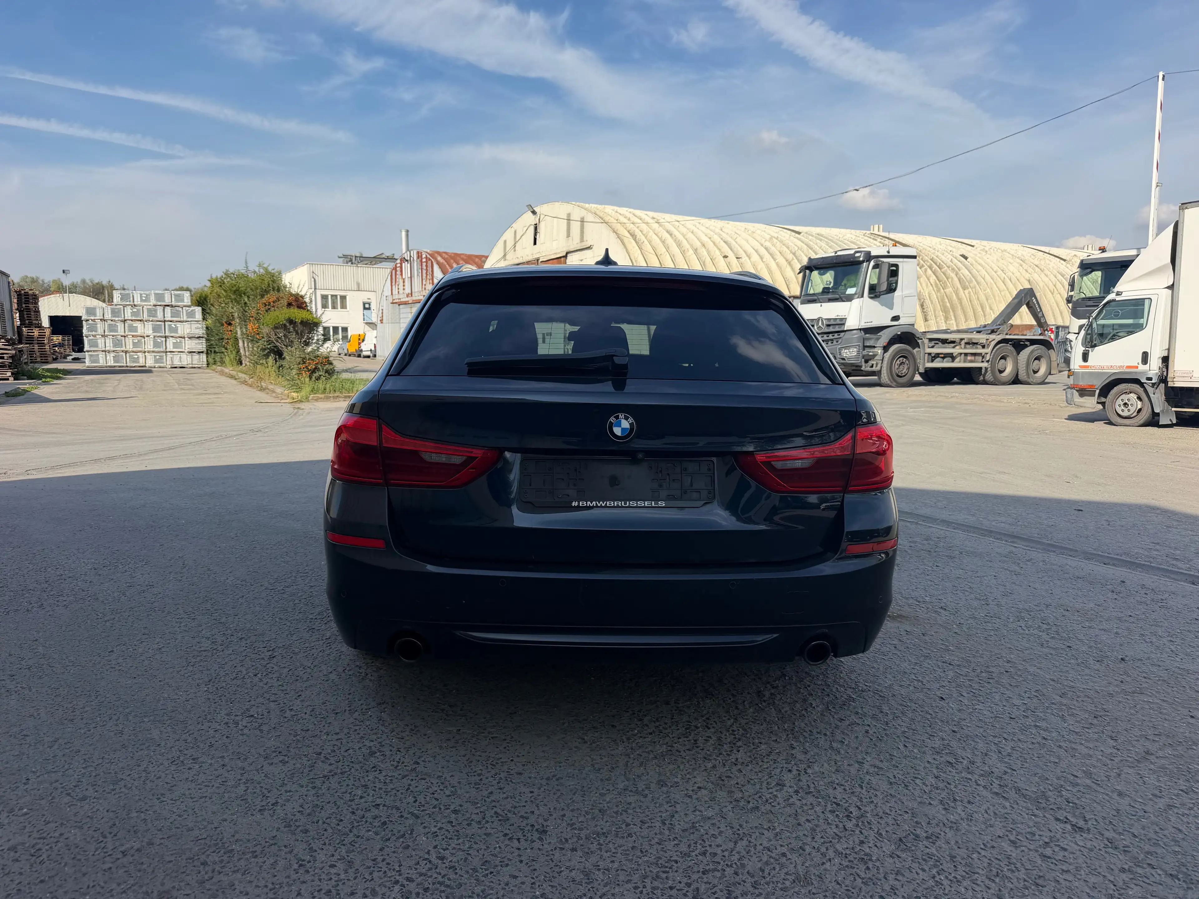 BMW 518 dA Touring AdBlue Sportline — photo 6