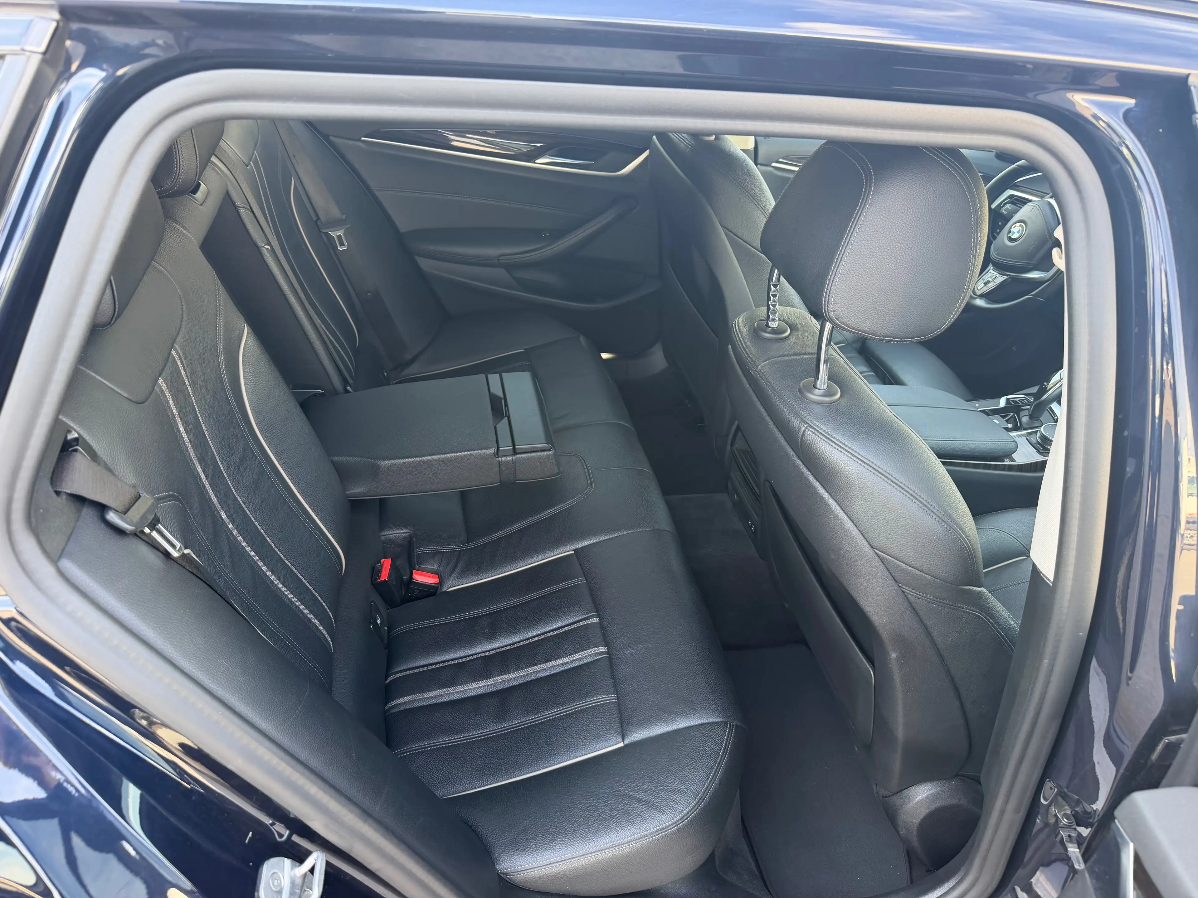 BMW 518 dA Touring AdBlue Sportline — photo 8
