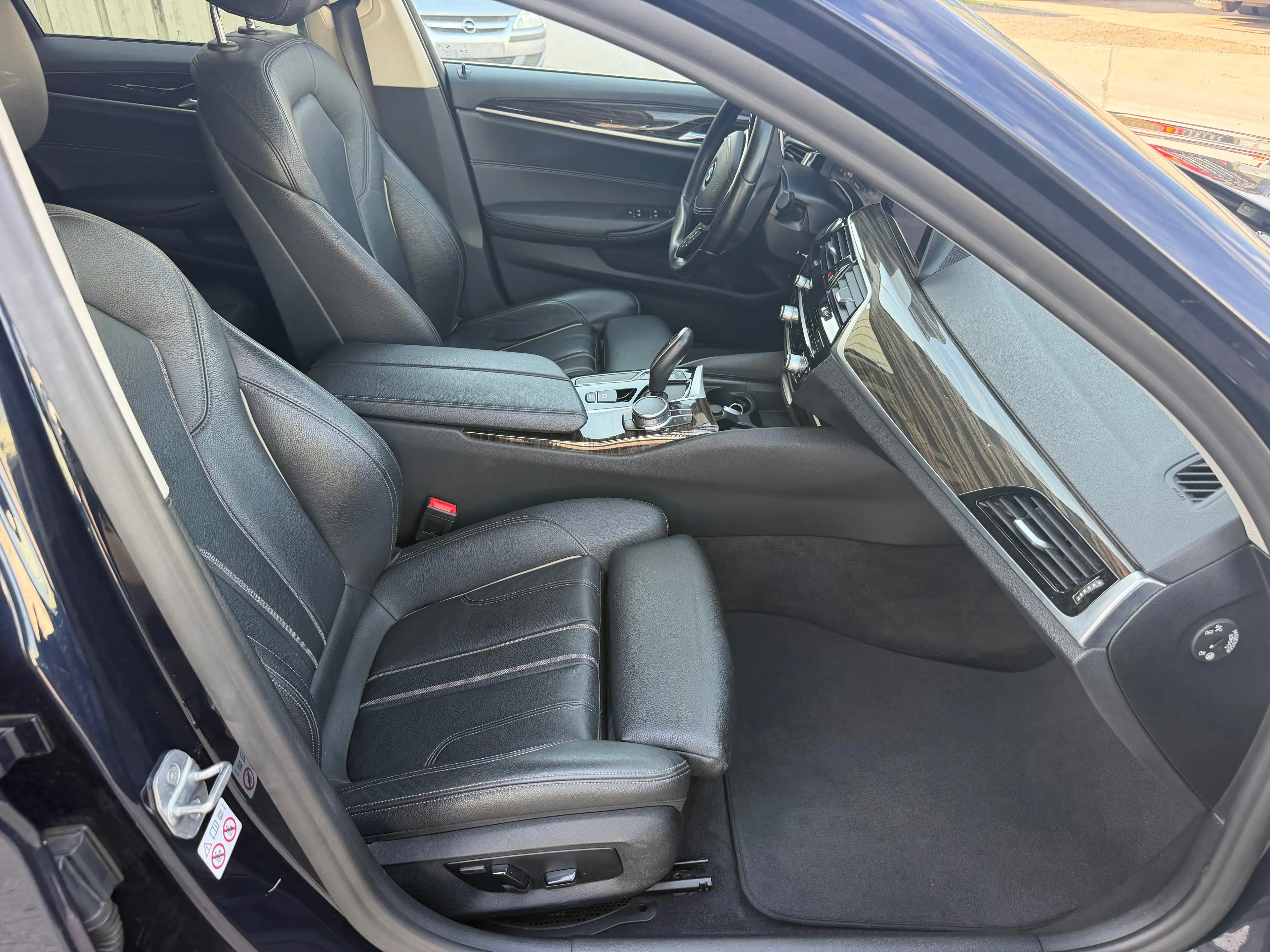 BMW 518 dA Touring AdBlue Sportline — photo 10