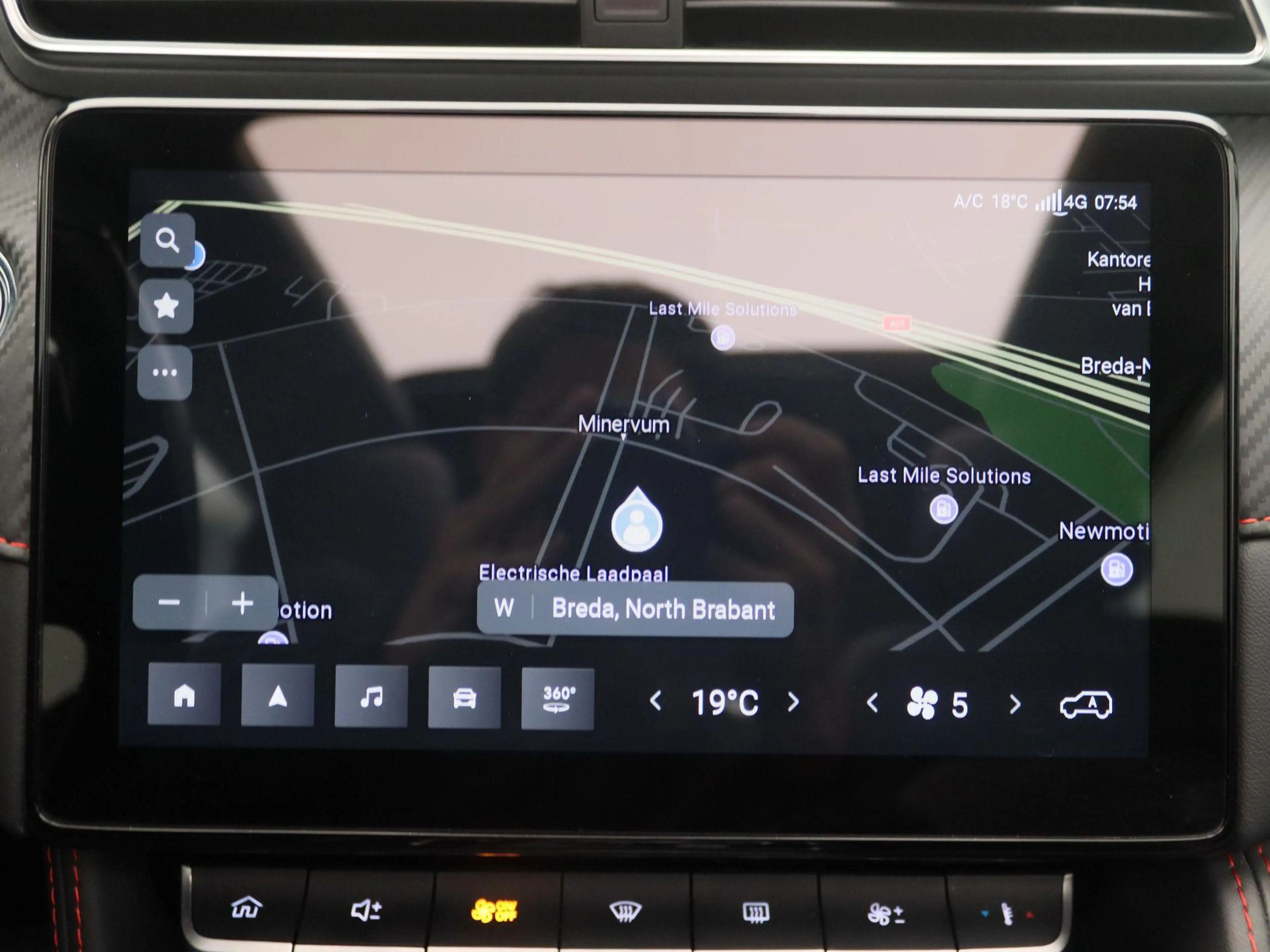 MG ZS EV Standard Range Luxury 50 kWh — photo 9