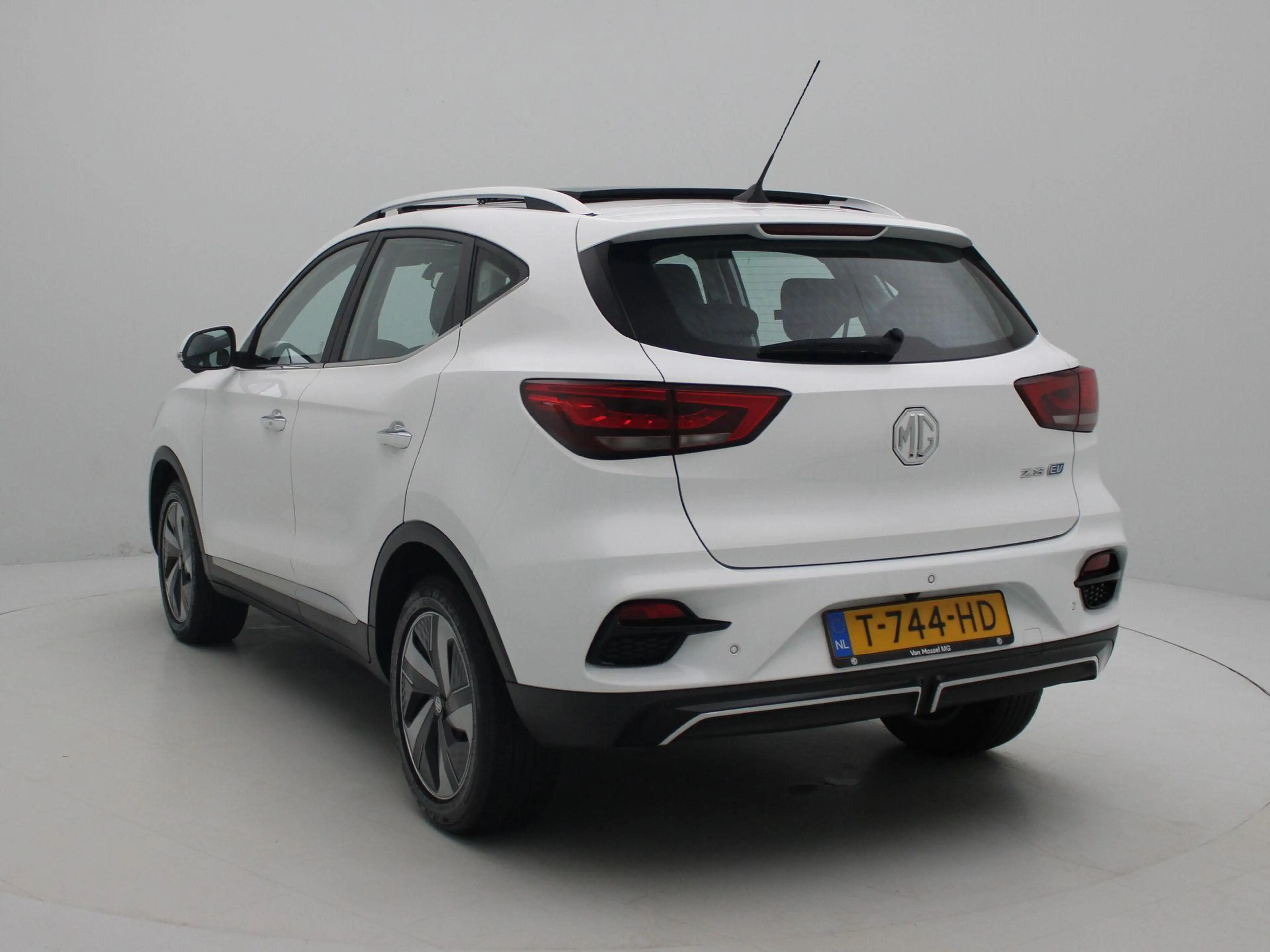 MG ZS EV Standard Range Luxury 50 kWh — photo 2