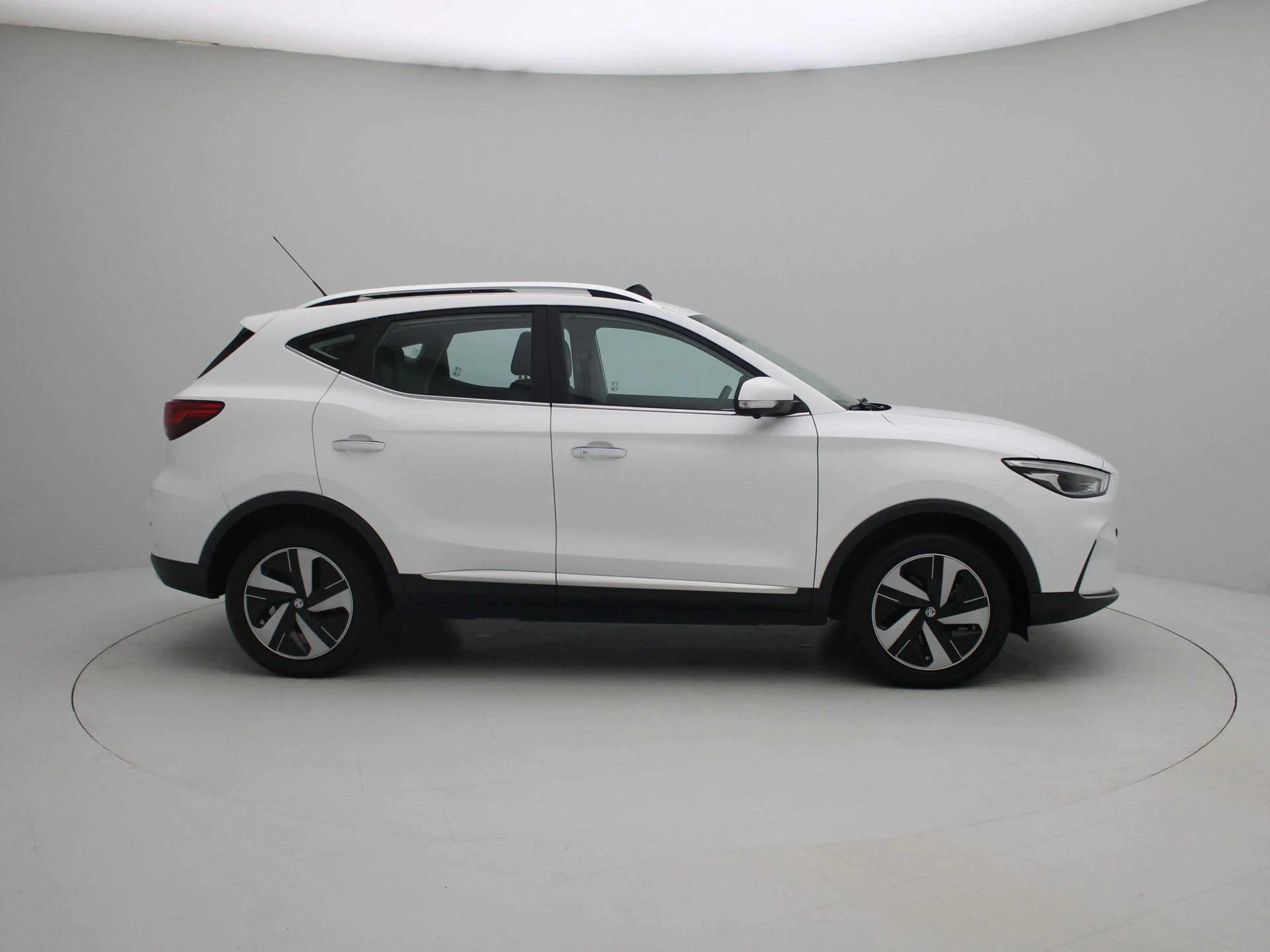 MG ZS EV Standard Range Luxury 50 kWh — photo 6