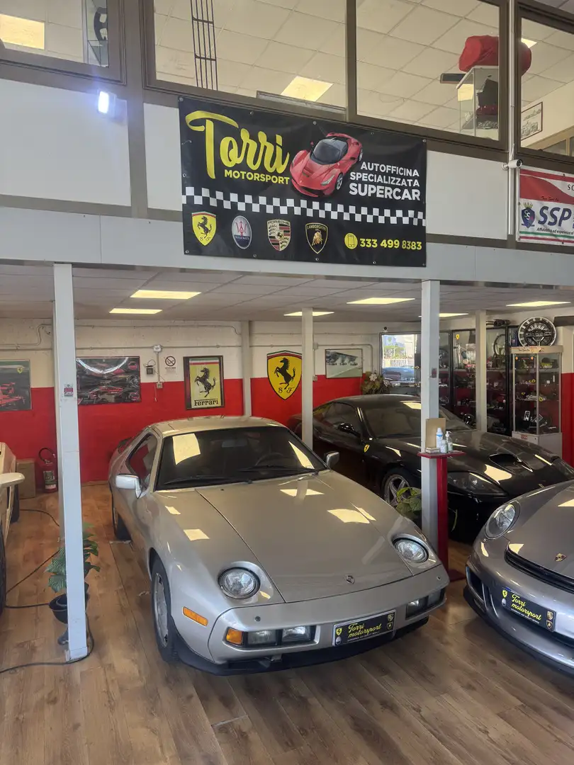 Porsche 928 - 2