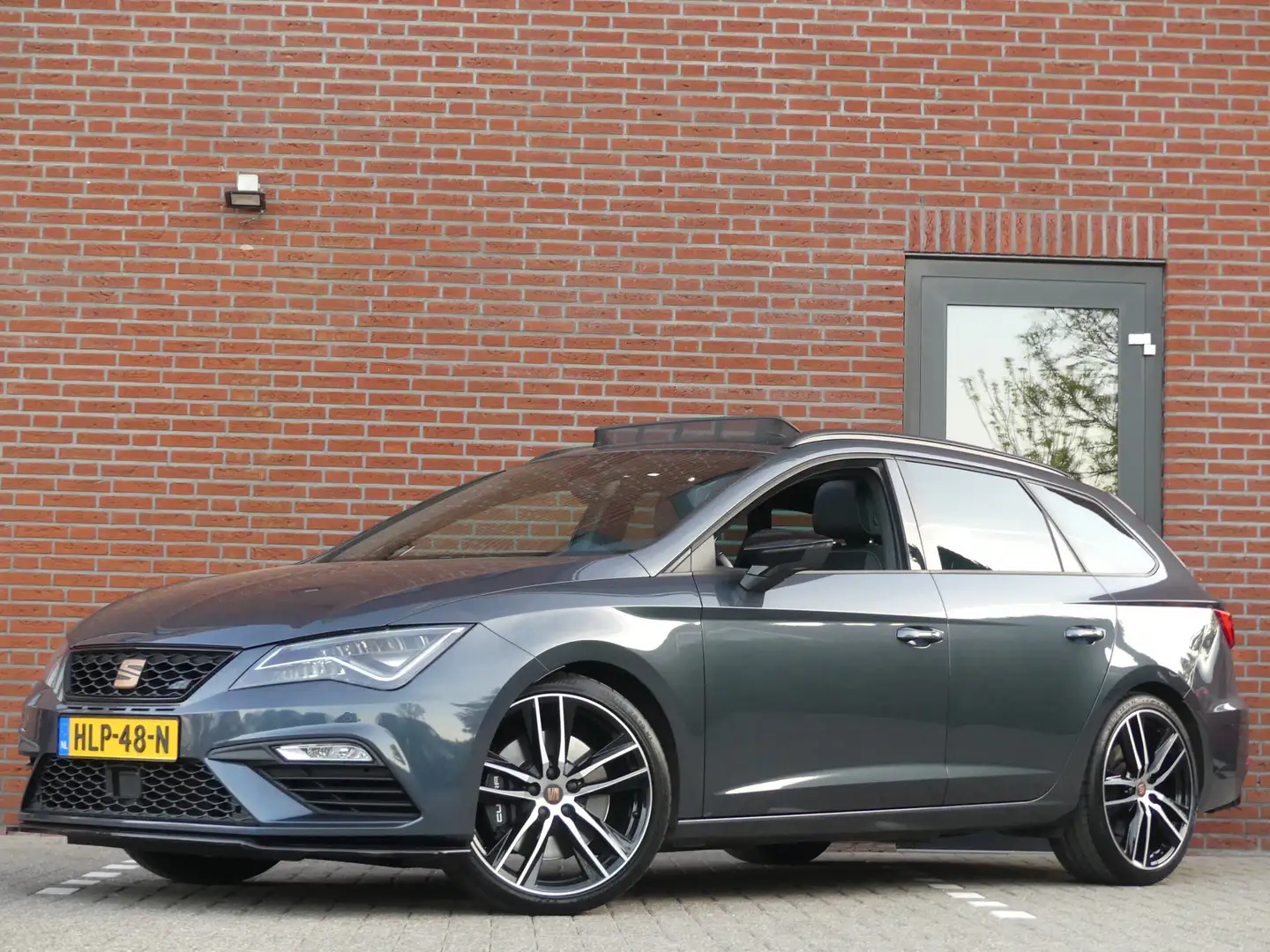SEAT Leon ST 2.0 TSI 4DRIVE CUPRA Grijs - 1