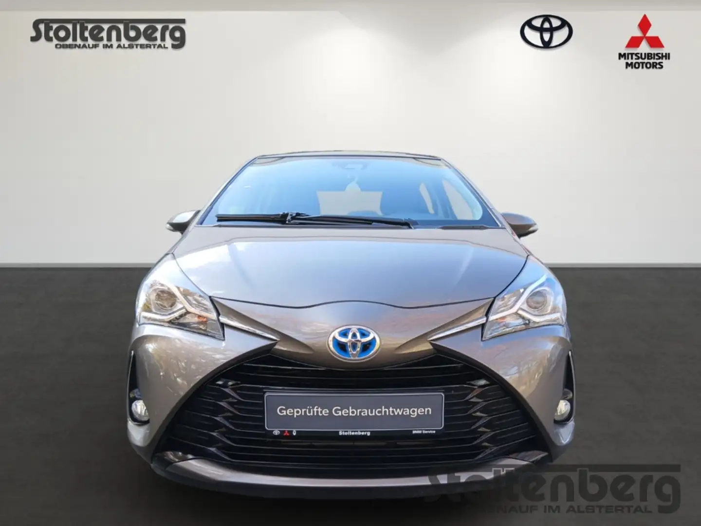 Toyota Yaris 1.5 Hybrid Team D 8-fach bereift Gris - 2