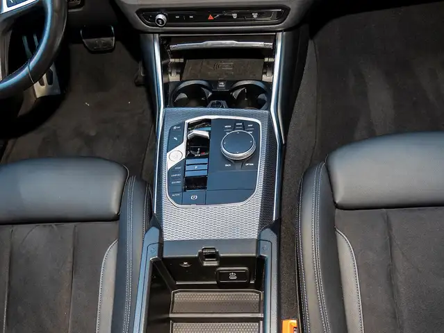 BMW 3 Series view 8