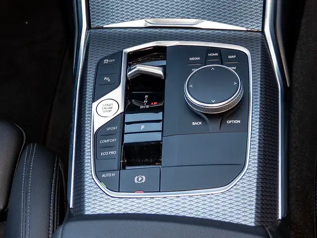 BMW 3 Series view 9