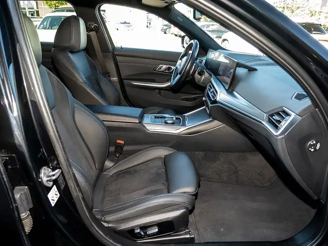 BMW 3 Series view 4