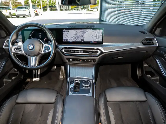 BMW 3 Series view 5