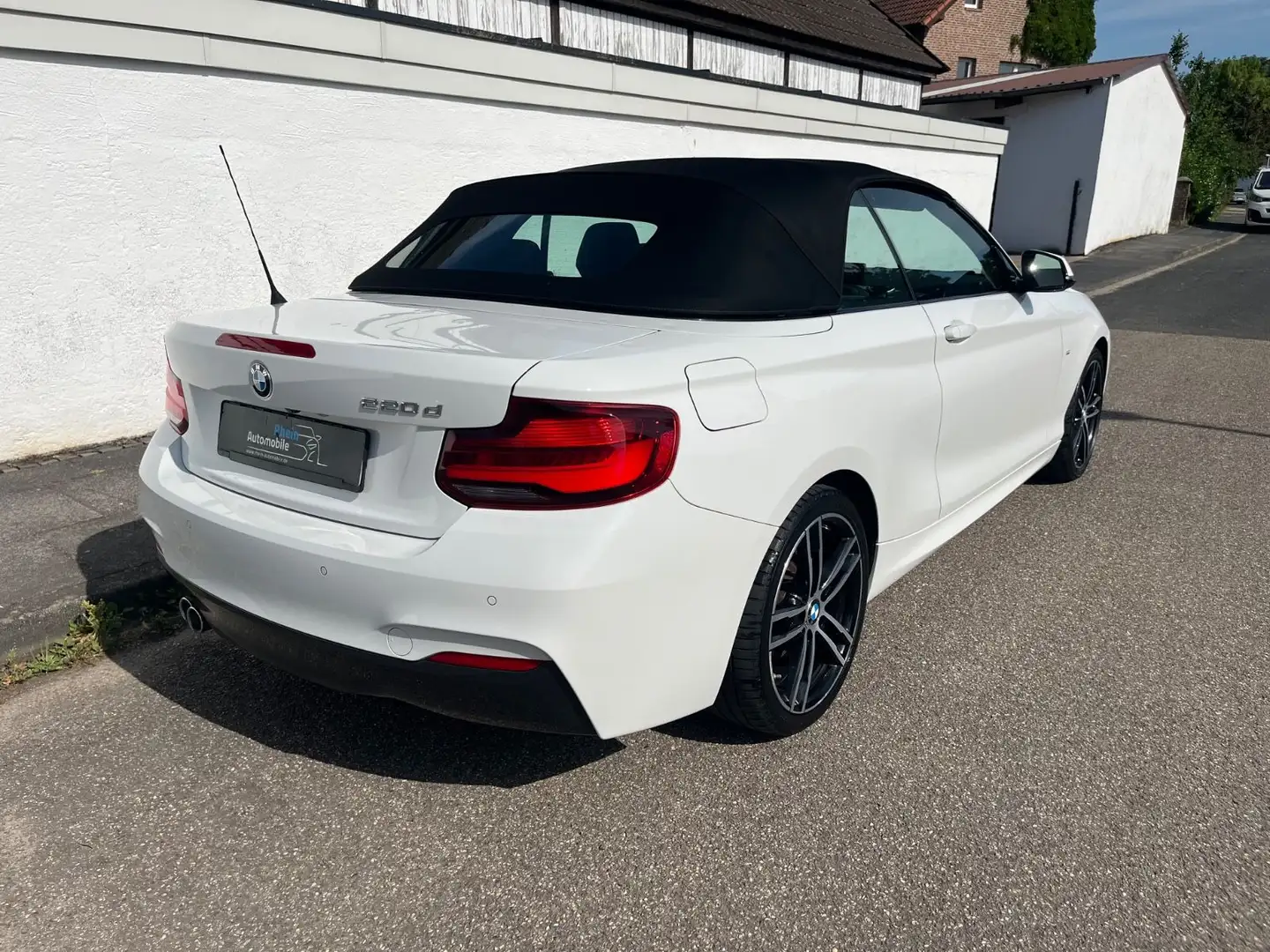 BMW 220 d Cabrio Aut M SPORTPAKET LED H/K RFK LCI ACC Weiß - 2