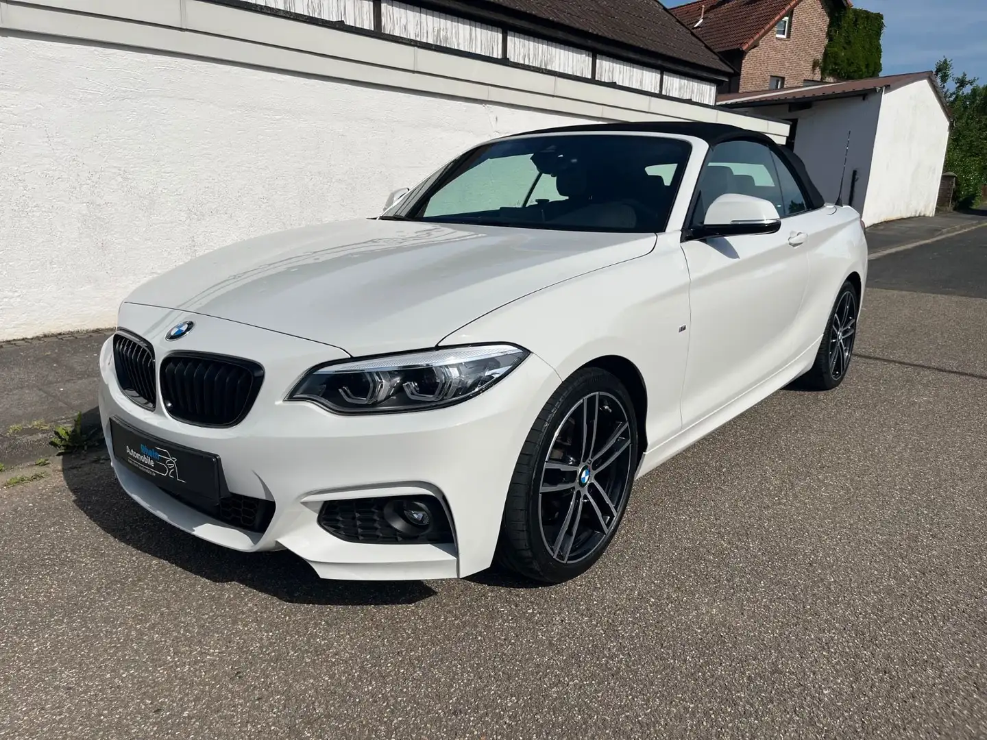 BMW 220 d Cabrio Aut M SPORTPAKET LED H/K RFK LCI ACC Weiß - 1