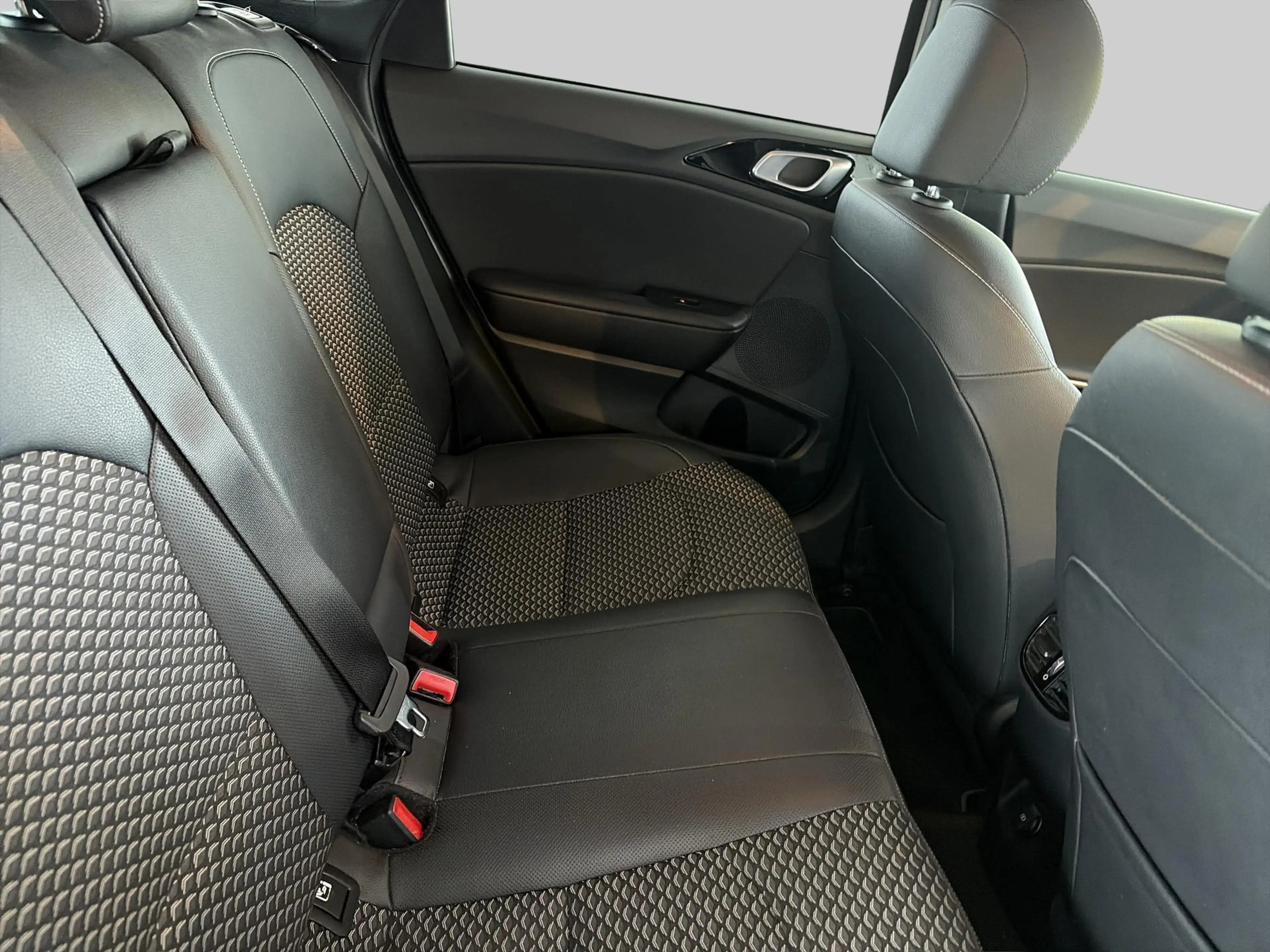 Kia Ceed SW / cee'd SW Sportswagon 1.0 T-GDi MHEV DynamicPlusLine — photo 14