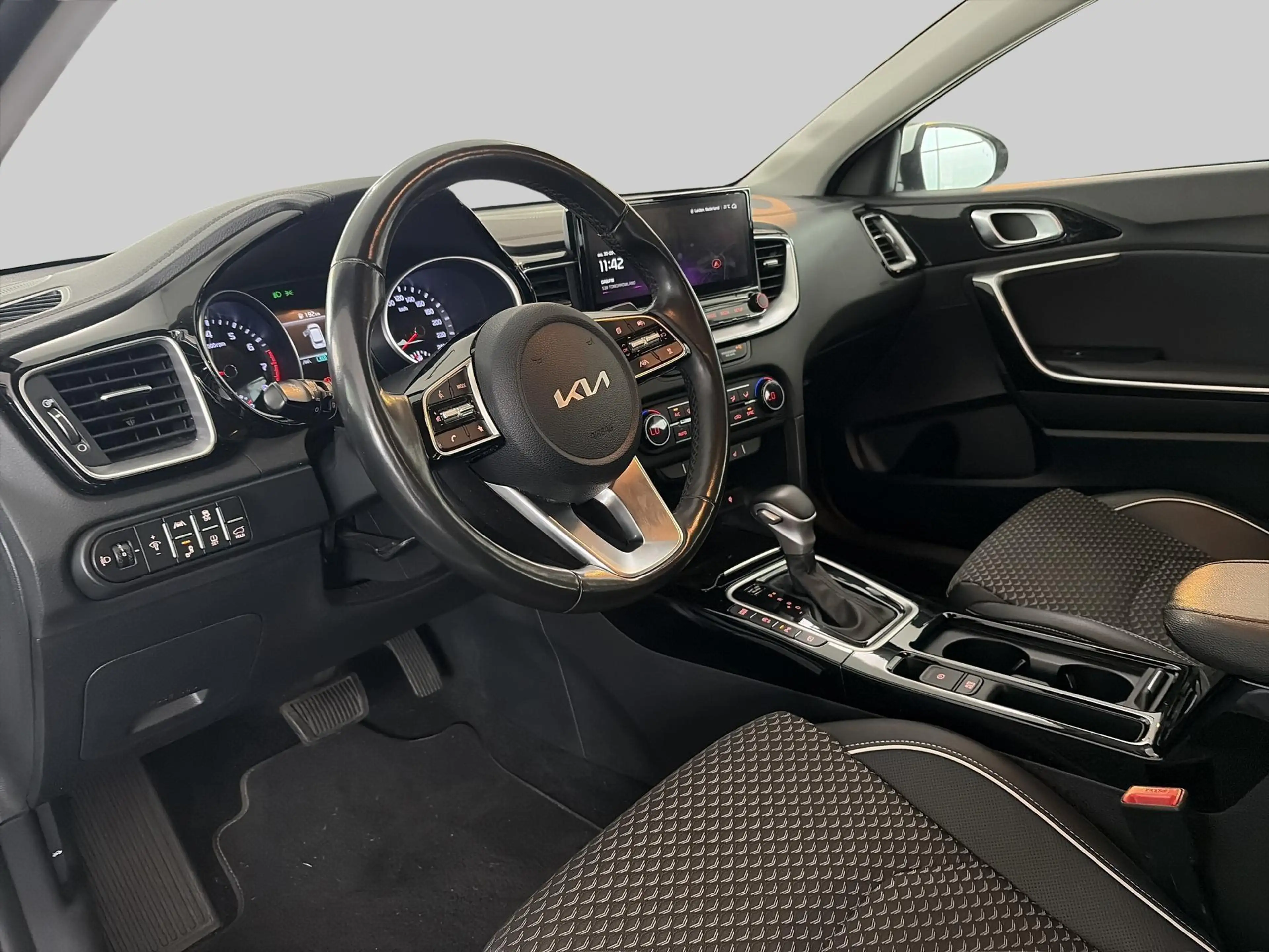 Kia Ceed SW / cee'd SW Sportswagon 1.0 T-GDi MHEV DynamicPlusLine — photo 4