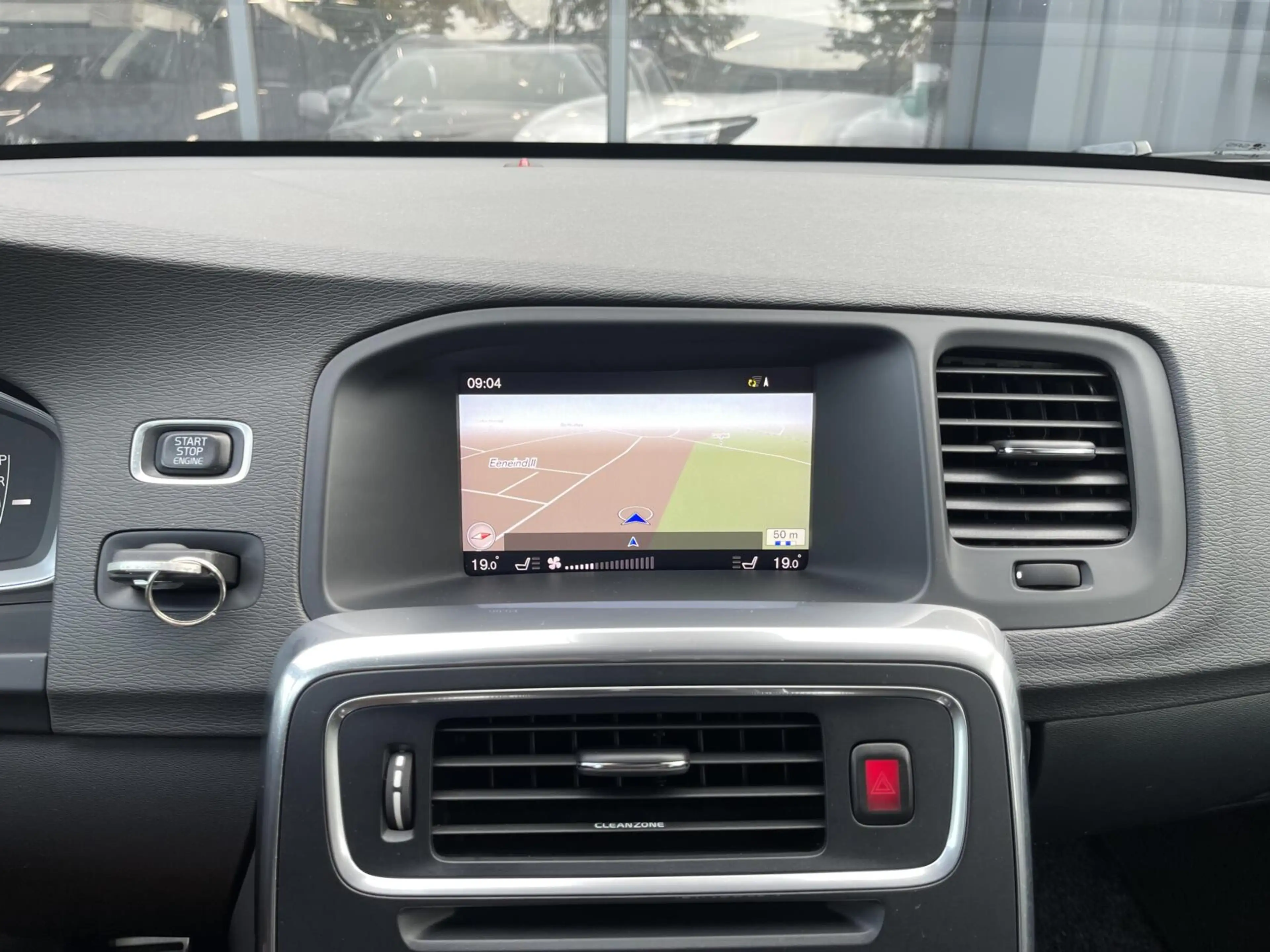 Volvo V60 2.0 D4 R-Design AUTOMAAT|CAMERA|NAVIGATIE|STOELVER — photo 8