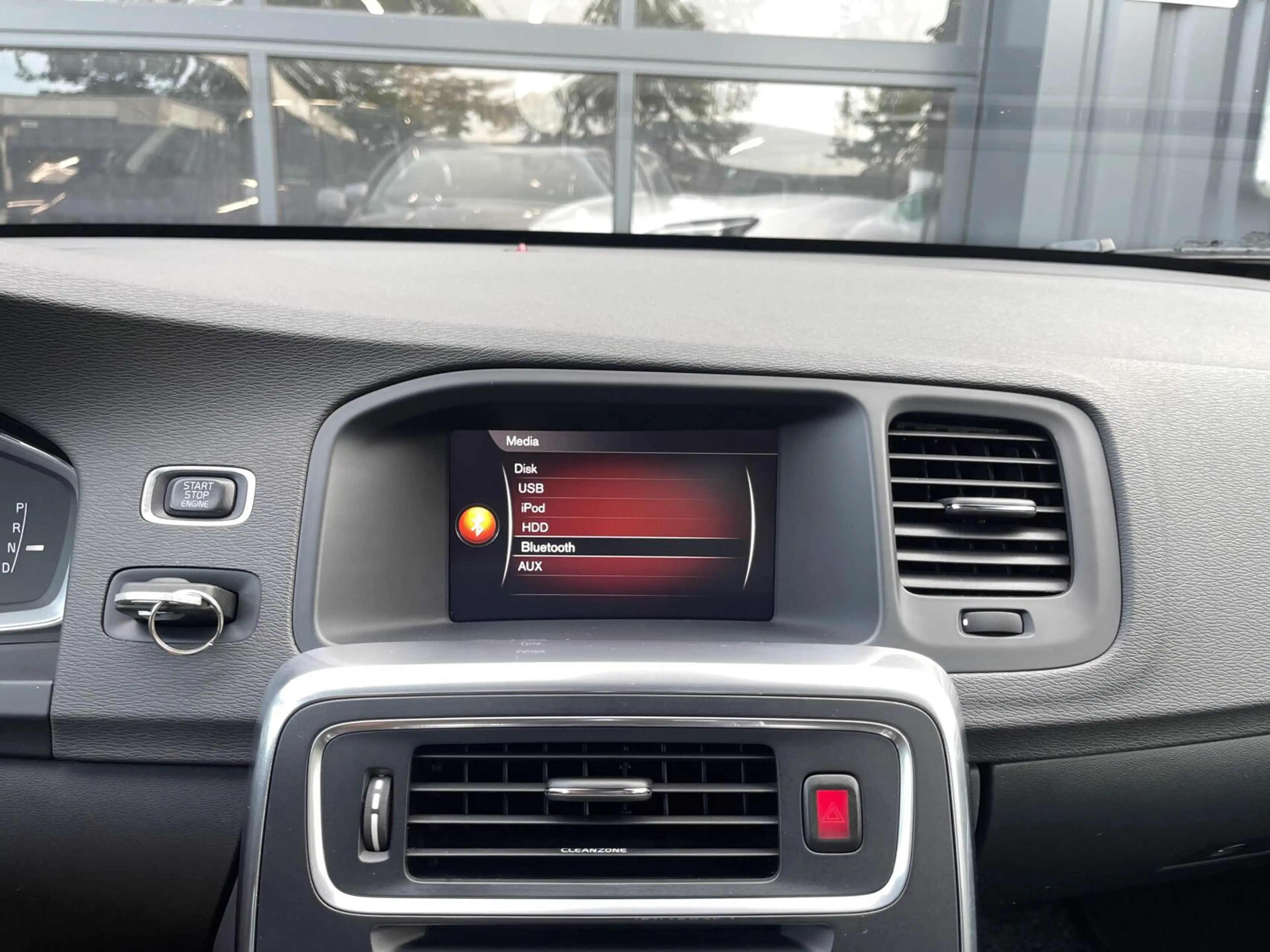 Volvo V60 2.0 D4 R-Design AUTOMAAT|CAMERA|NAVIGATIE|STOELVER — photo 15