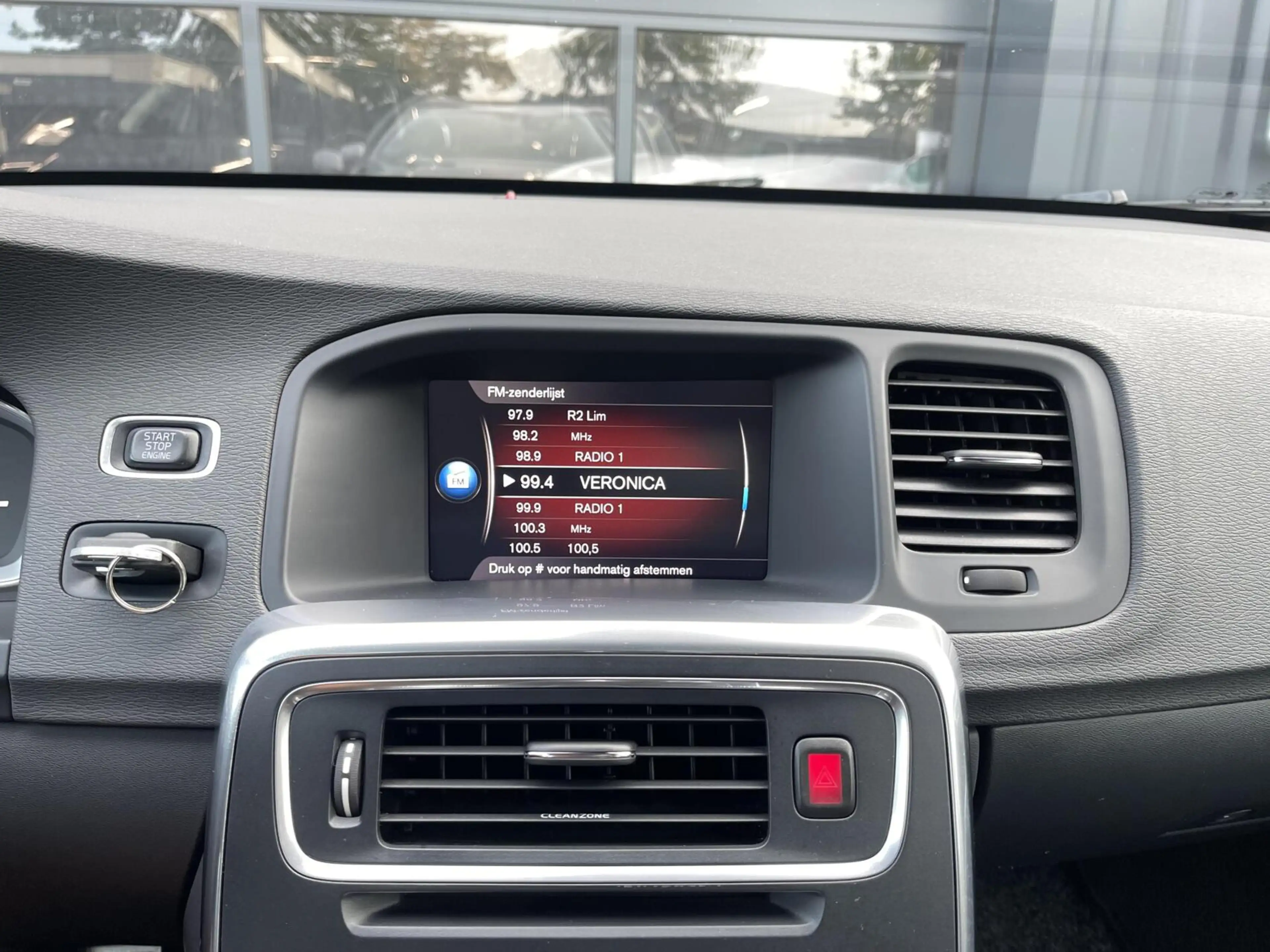 Volvo V60 2.0 D4 R-Design AUTOMAAT|CAMERA|NAVIGATIE|STOELVER — photo 25