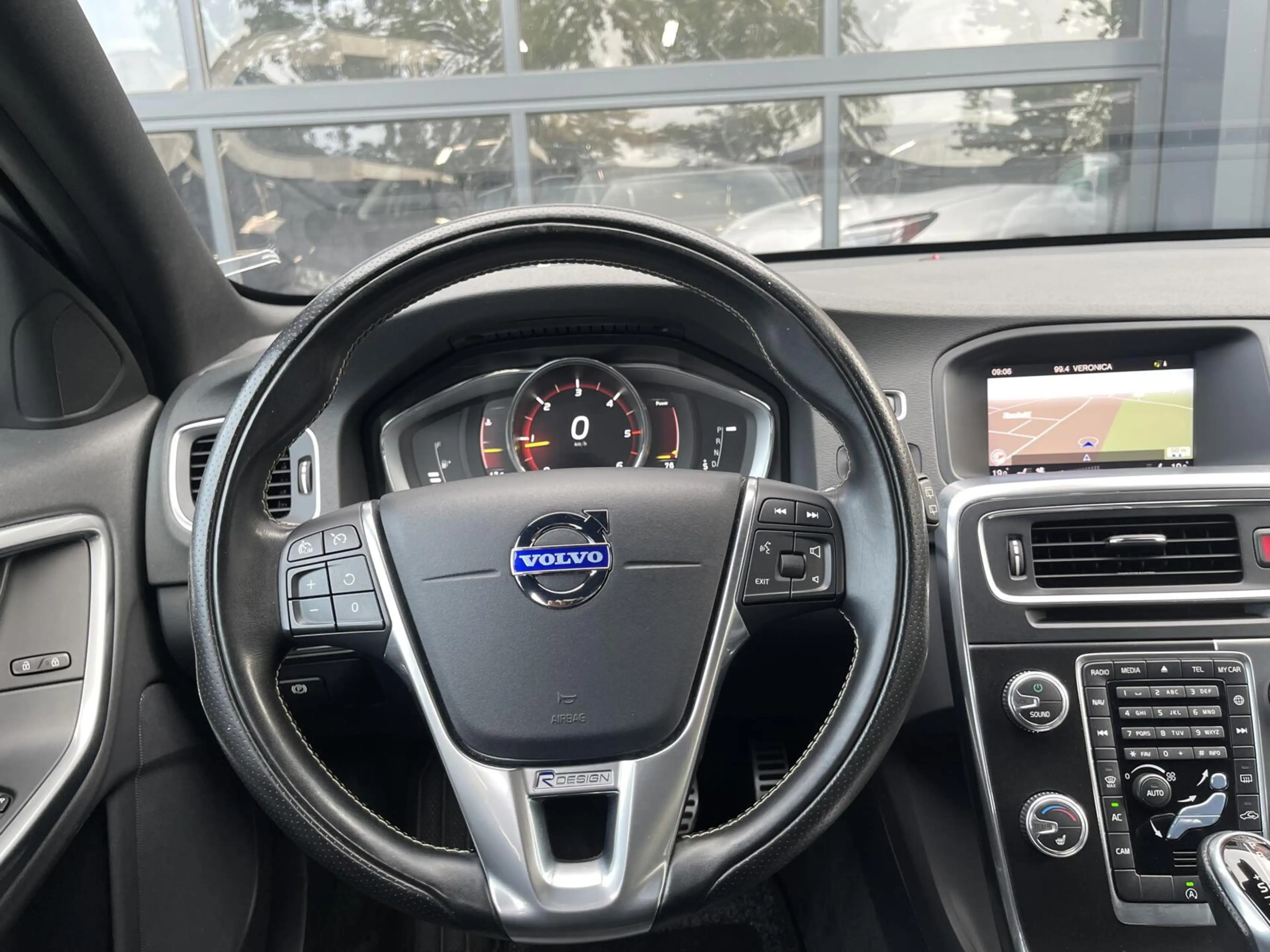 Volvo V60 2.0 D4 R-Design AUTOMAAT|CAMERA|NAVIGATIE|STOELVER — photo 11