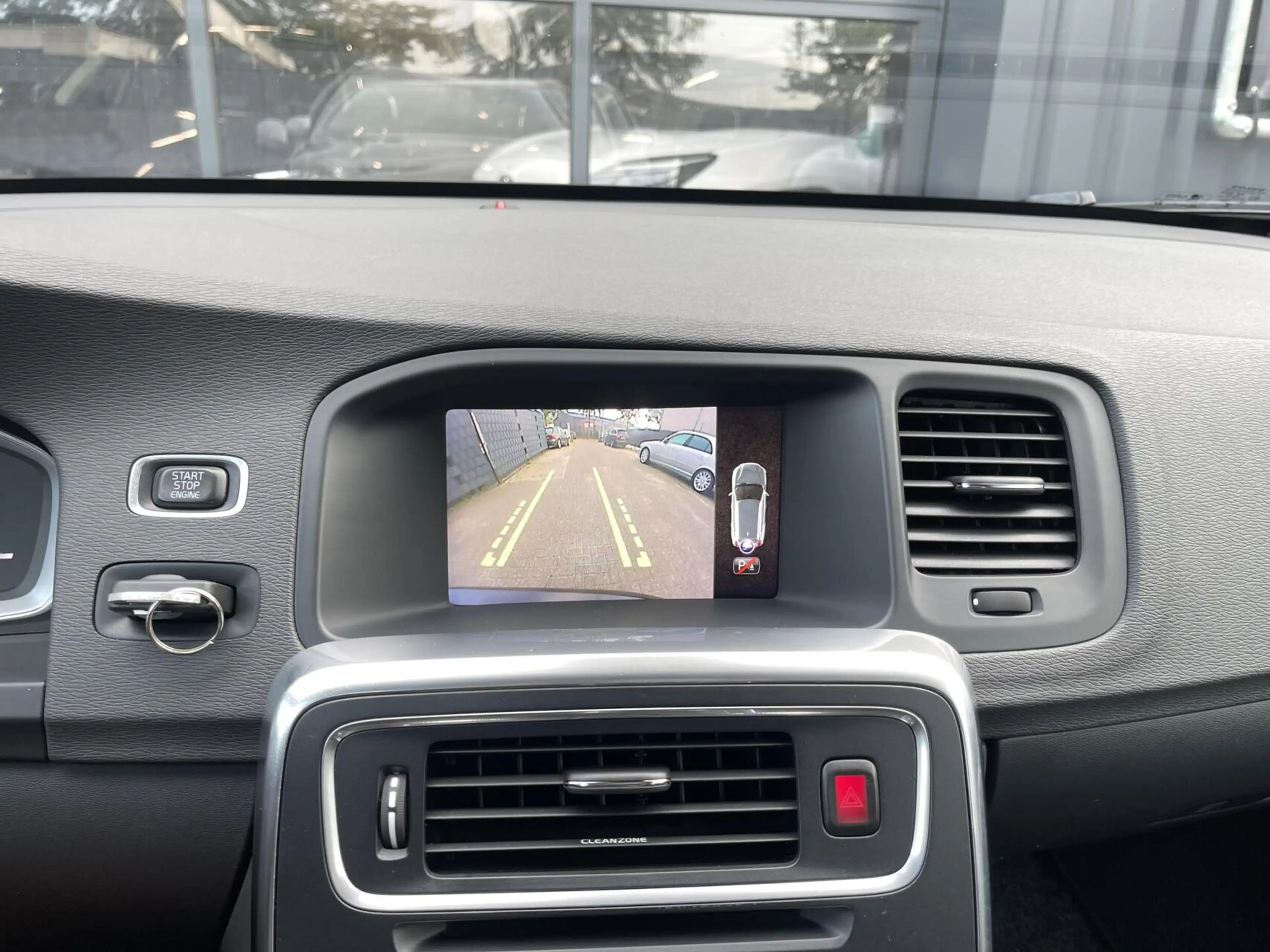 Volvo V60 2.0 D4 R-Design AUTOMAAT|CAMERA|NAVIGATIE|STOELVER — photo 13