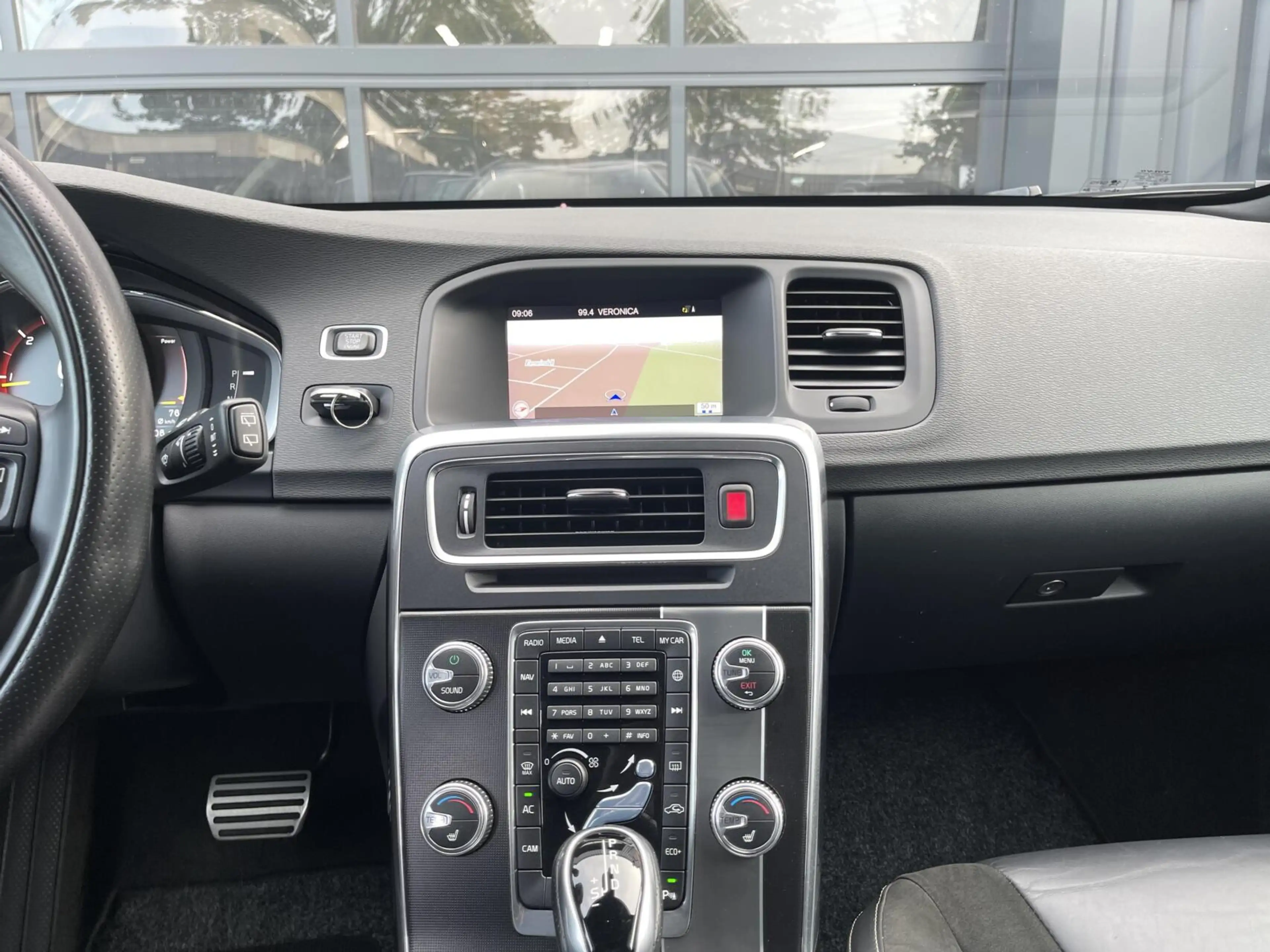 Volvo V60 2.0 D4 R-Design AUTOMAAT|CAMERA|NAVIGATIE|STOELVER — photo 7