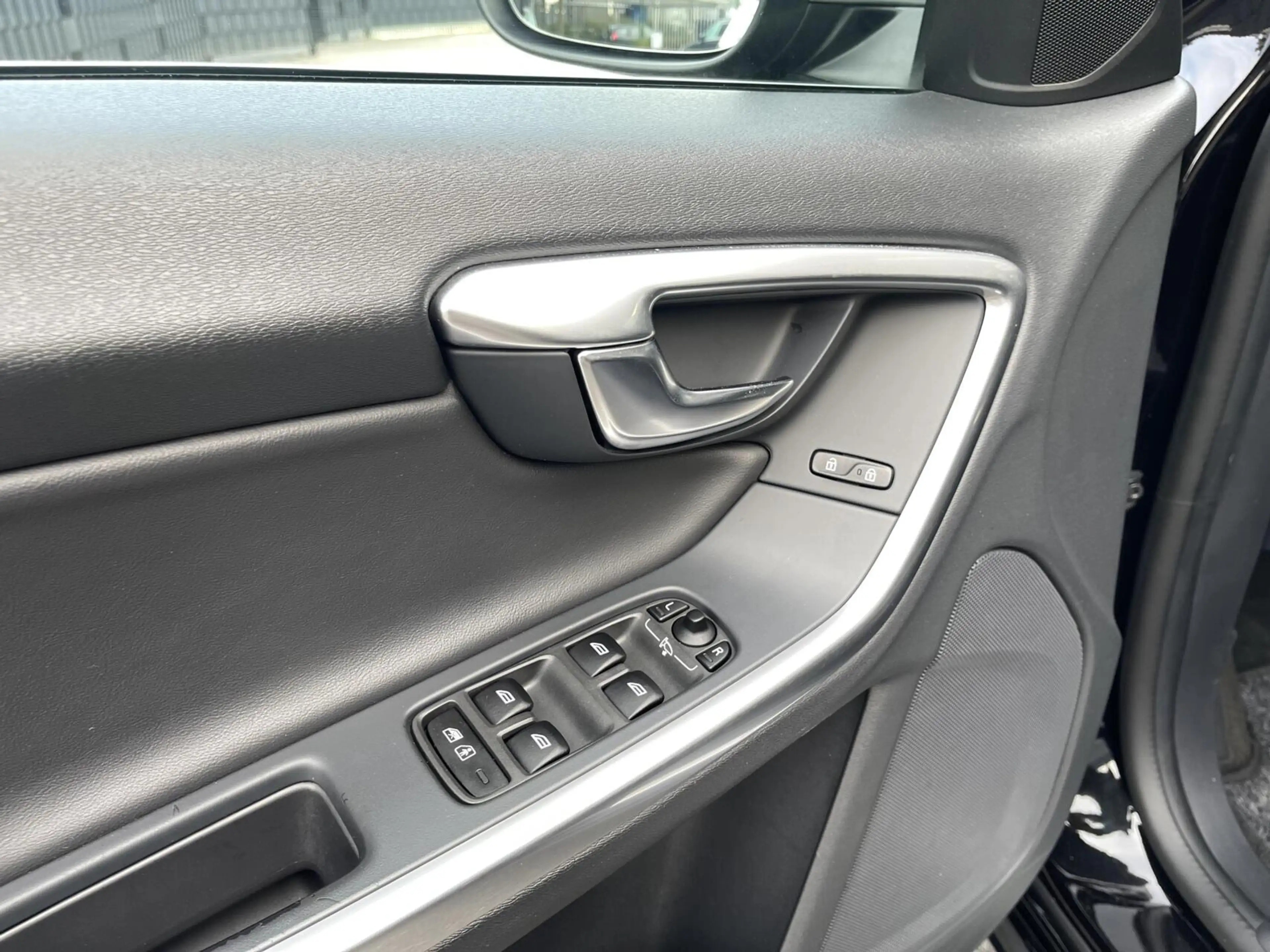 Volvo V60 2.0 D4 R-Design AUTOMAAT|CAMERA|NAVIGATIE|STOELVER — photo 12