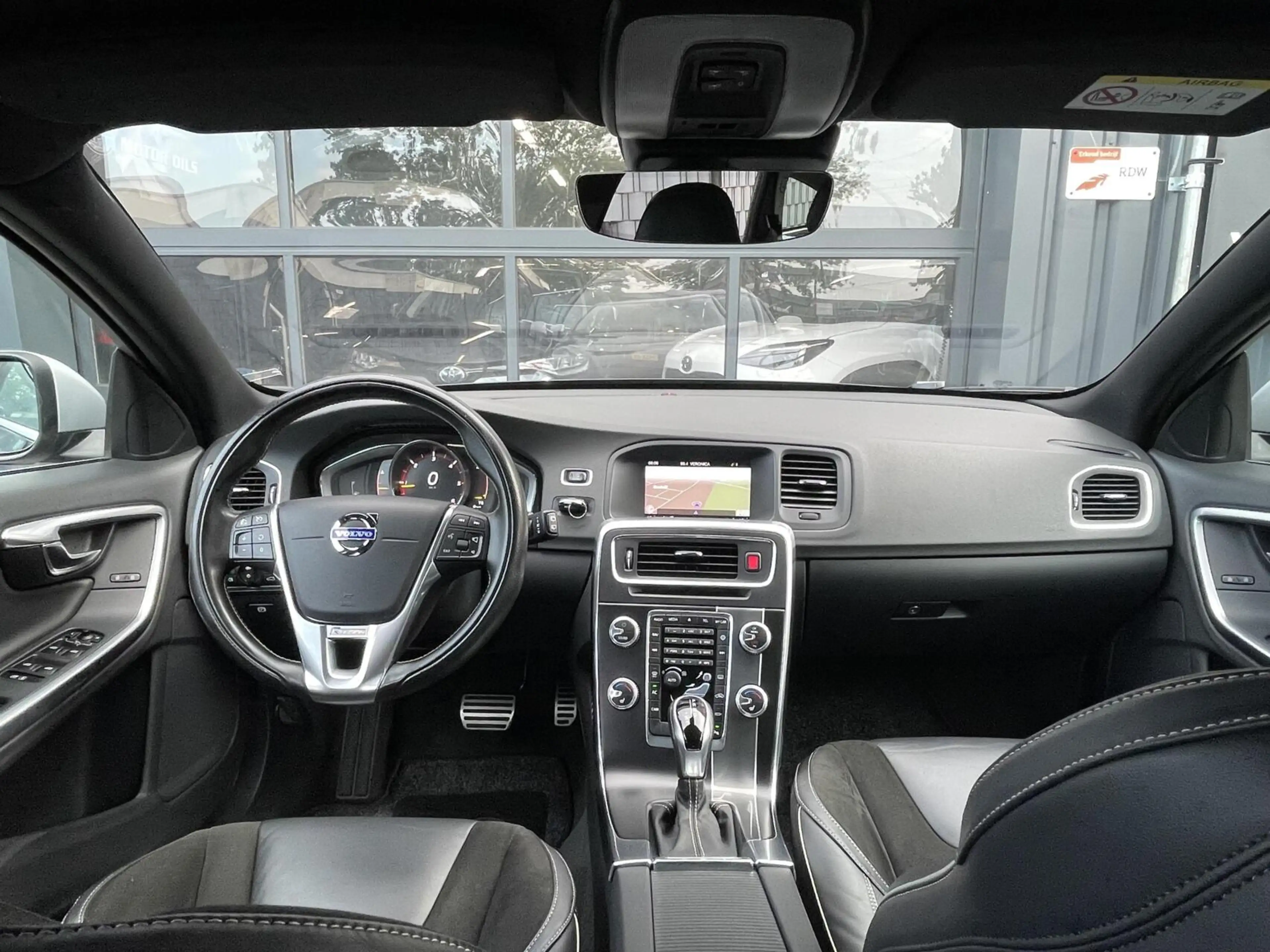 Volvo V60 2.0 D4 R-Design AUTOMAAT|CAMERA|NAVIGATIE|STOELVER — photo 3