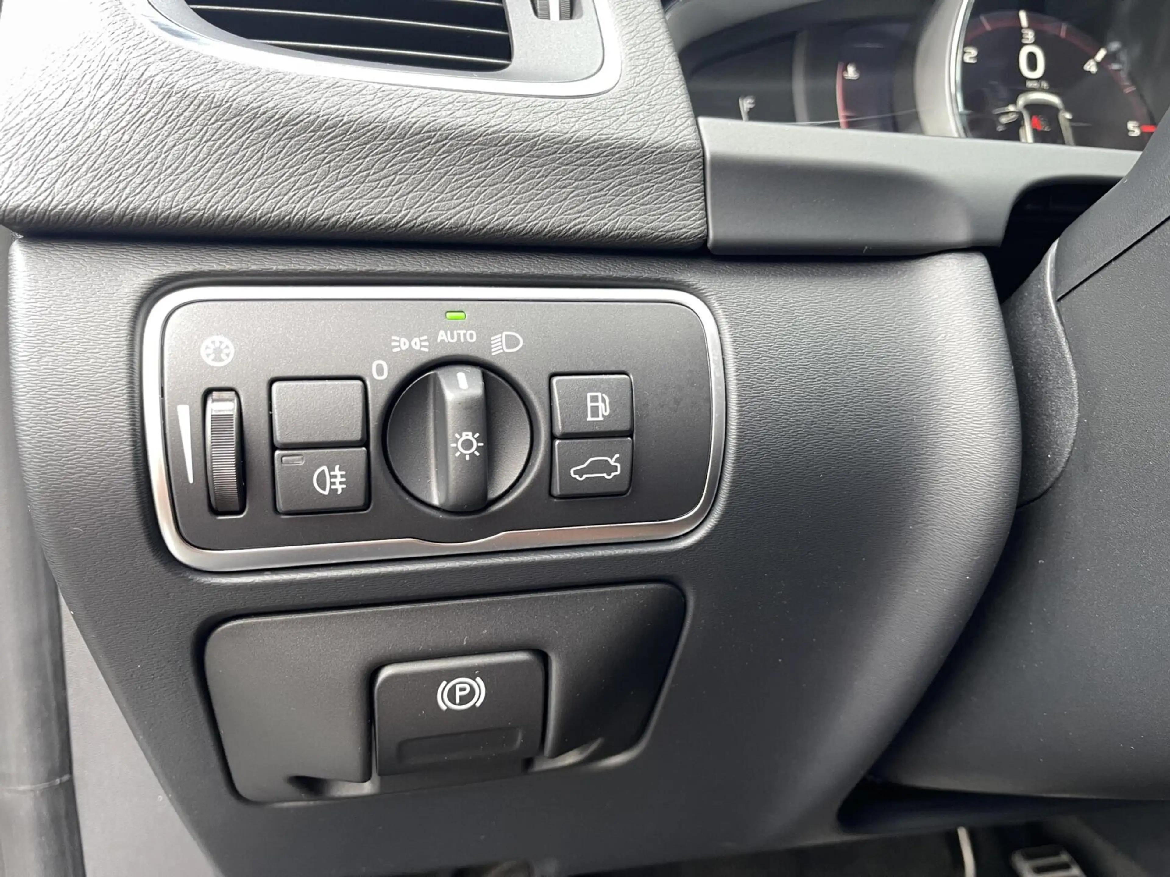 Volvo V60 2.0 D4 R-Design AUTOMAAT|CAMERA|NAVIGATIE|STOELVER — photo 17