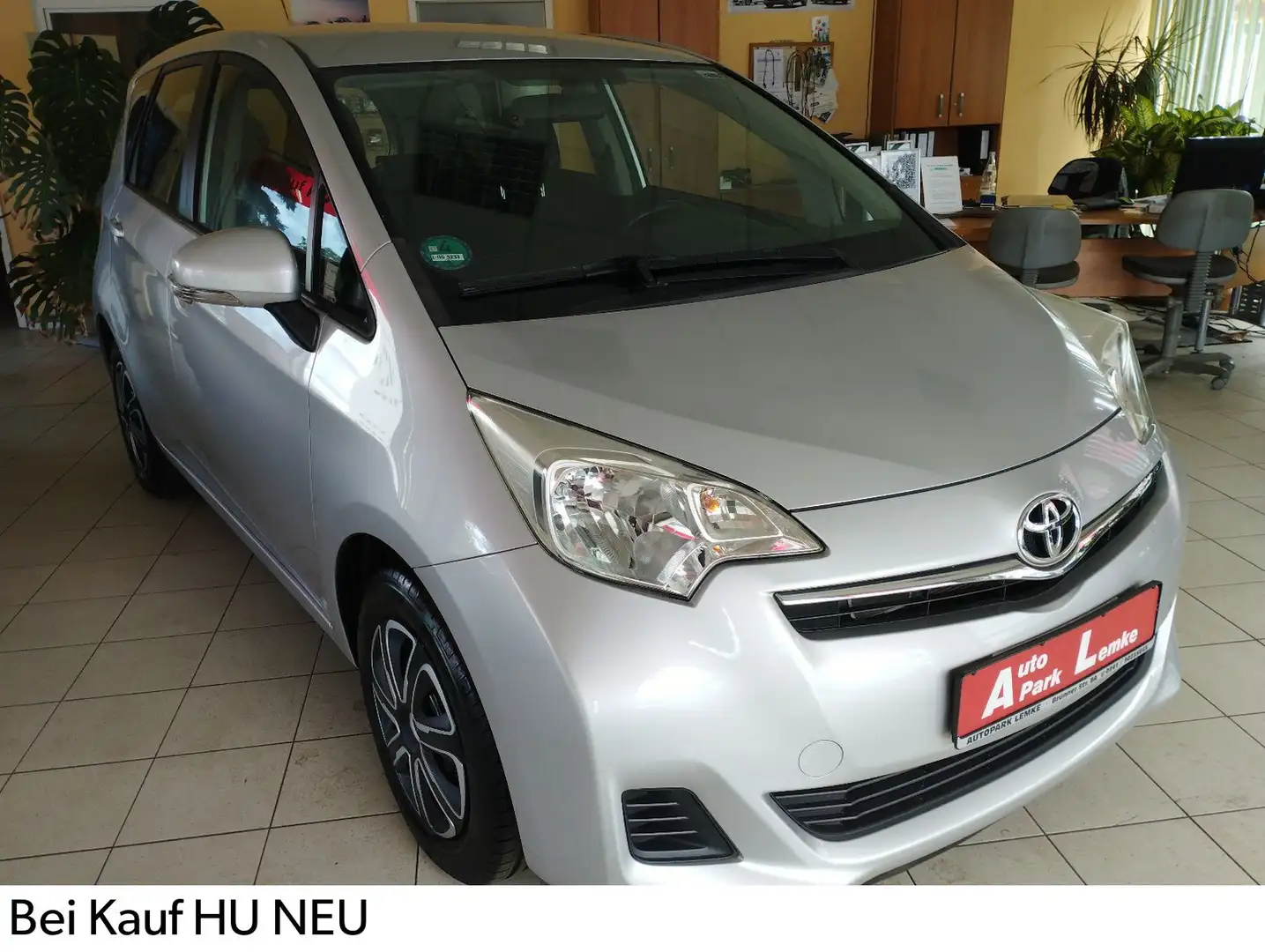 Toyota Verso-S Life Zilver - 1