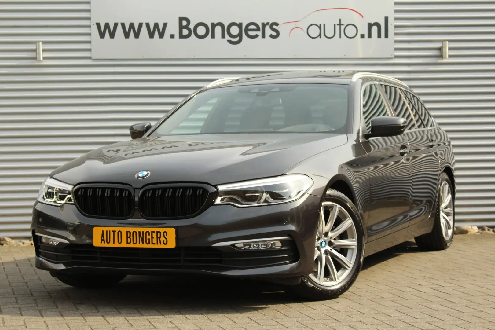 BMW 520 520i High Executive Sport Line Automaat Grijs - 1