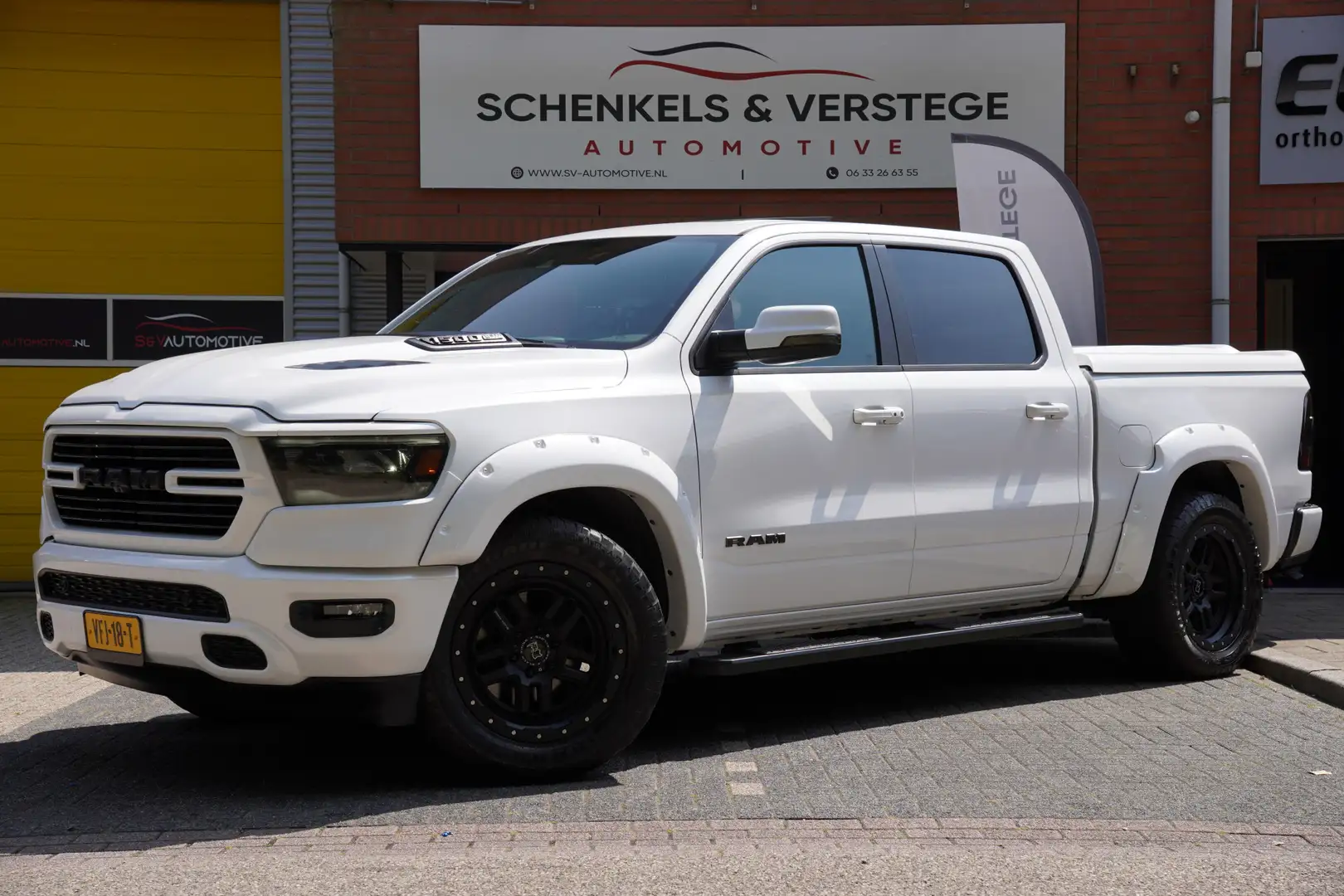 Dodge RAM 1500 5.7 V8 4x4 Crew Cab Sport / 20k Accessoires / Wit - 1