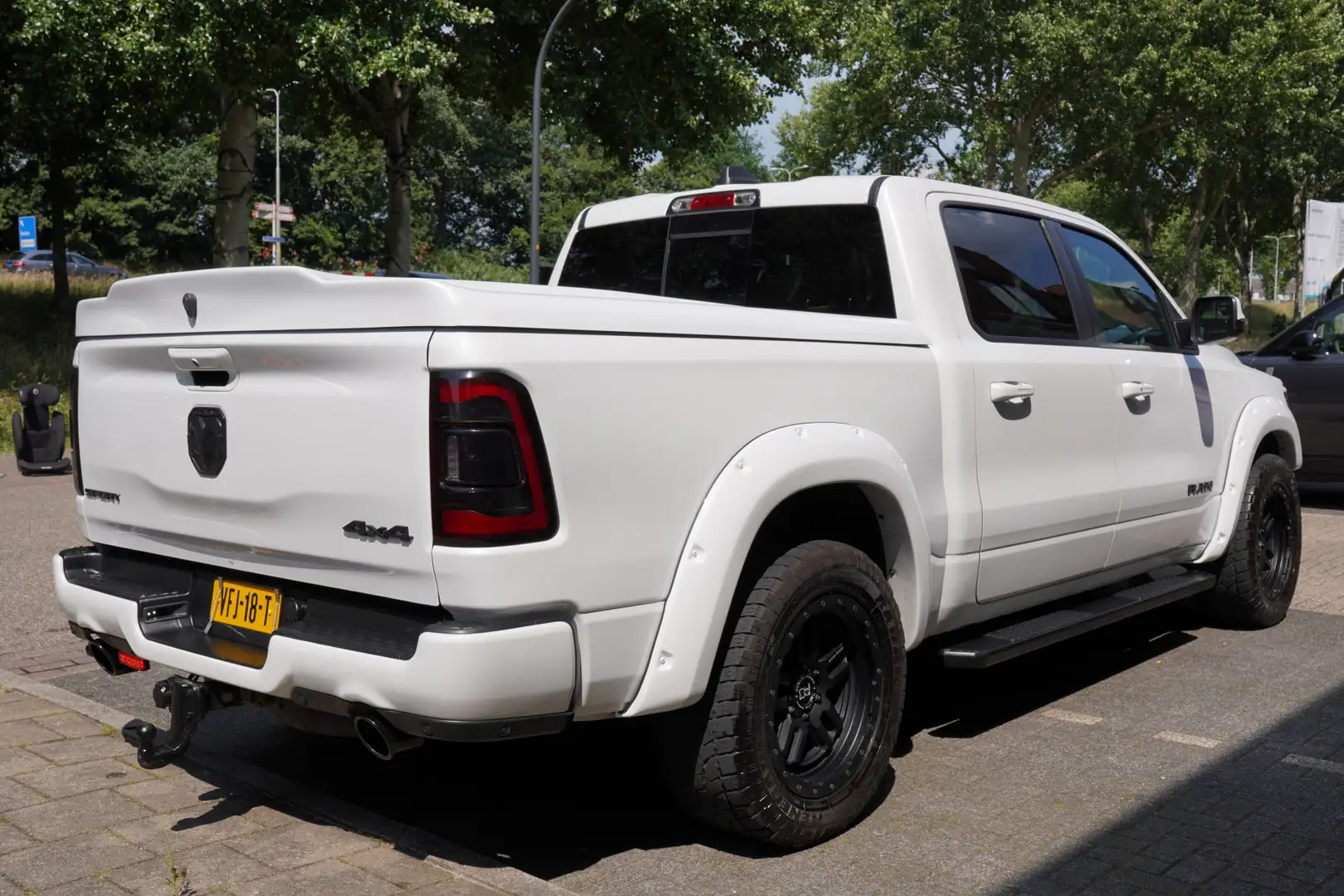 Dodge RAM 1500 5.7 V8 4x4 Crew Cab Sport / 20k Accessoires / Wit - 2