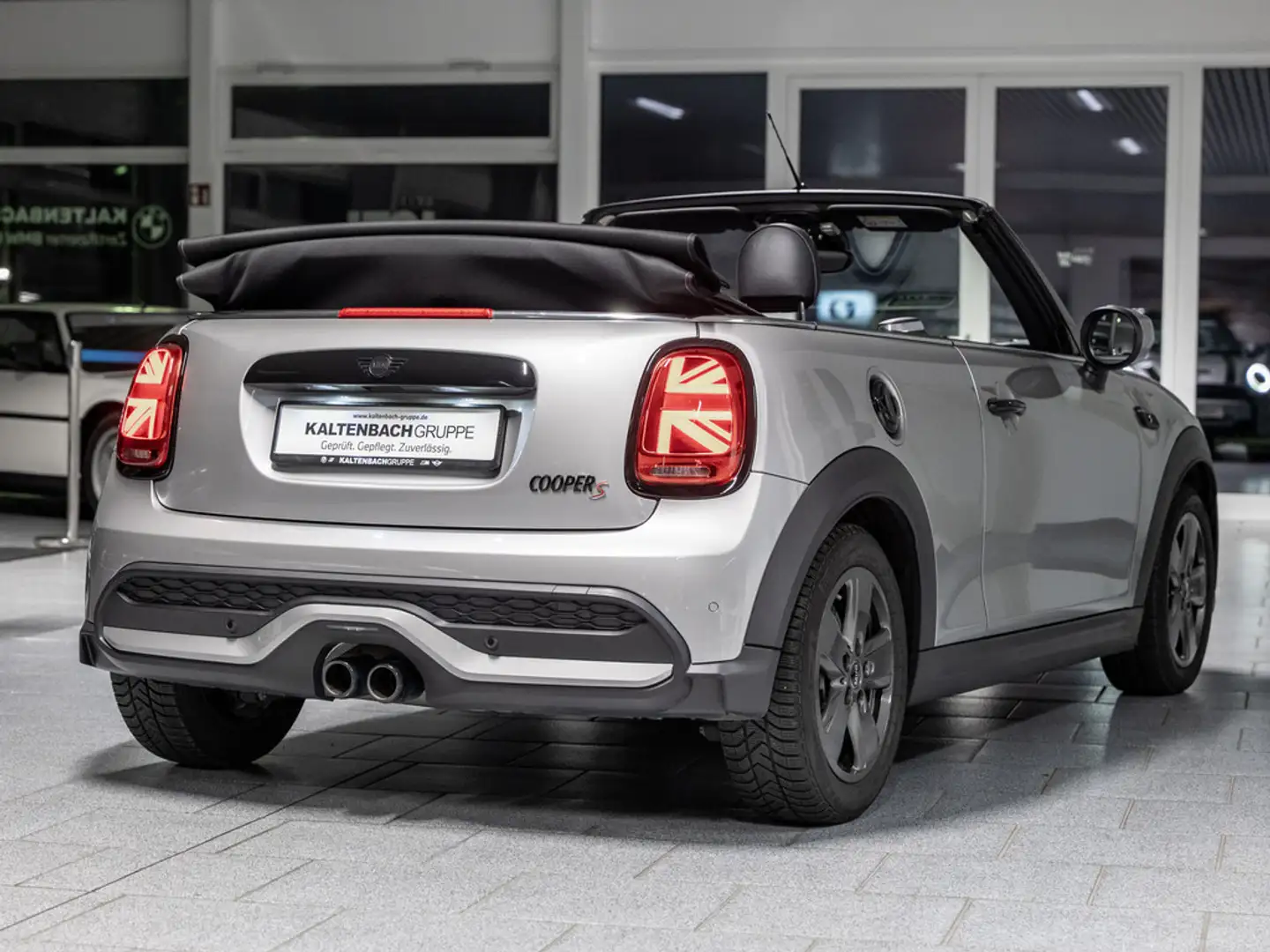 MINI Cooper S Cabrio MINI Yours Trim LED NAVI Zilver - 2