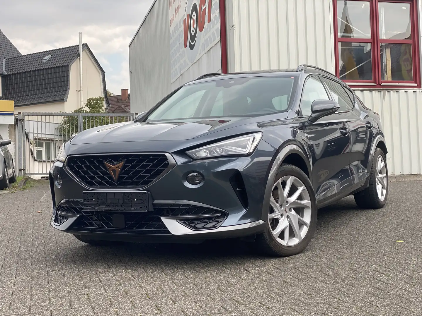 CUPRA Formentor 1.4 e-Hybrid ~DSG~LED~Navi~ACC~Spur Grau - 1