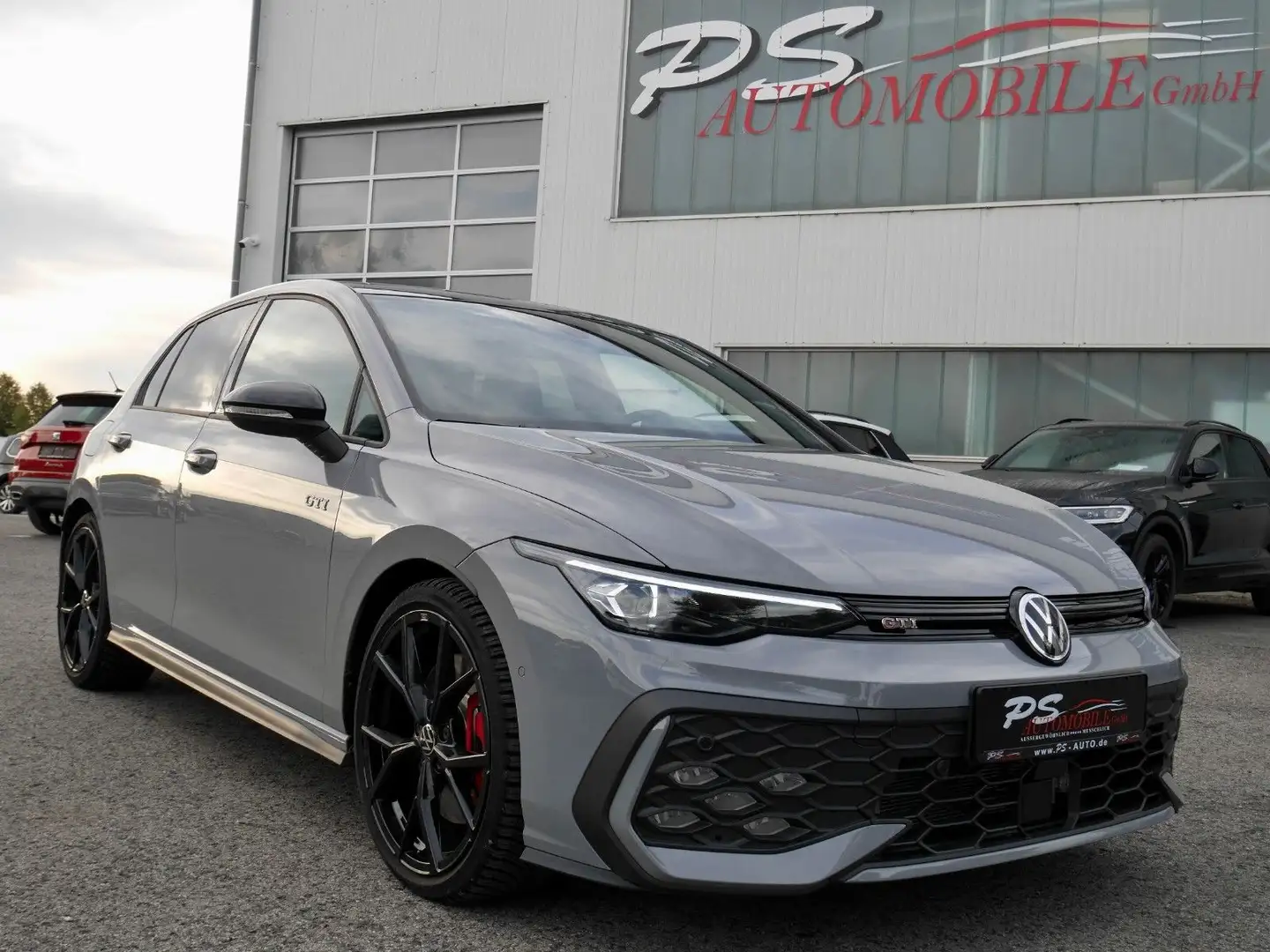 Volkswagen Golf VIII 2.0 TSI DSG "GTI"+DCC+PANO+BLACK+HUD Grau - 1