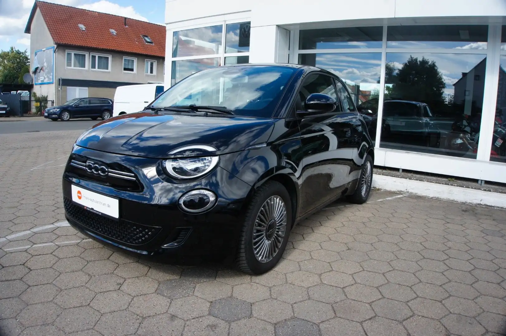 Fiat 500e Icon NAVI ALU KLIMAAUT. Negro - 1