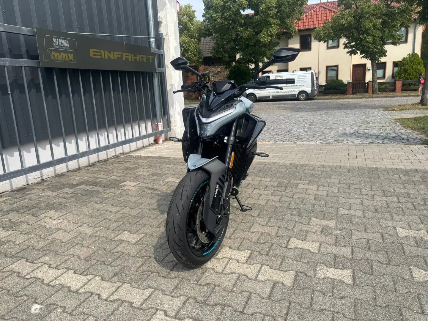 CFMOTO 675 NK siva - 2