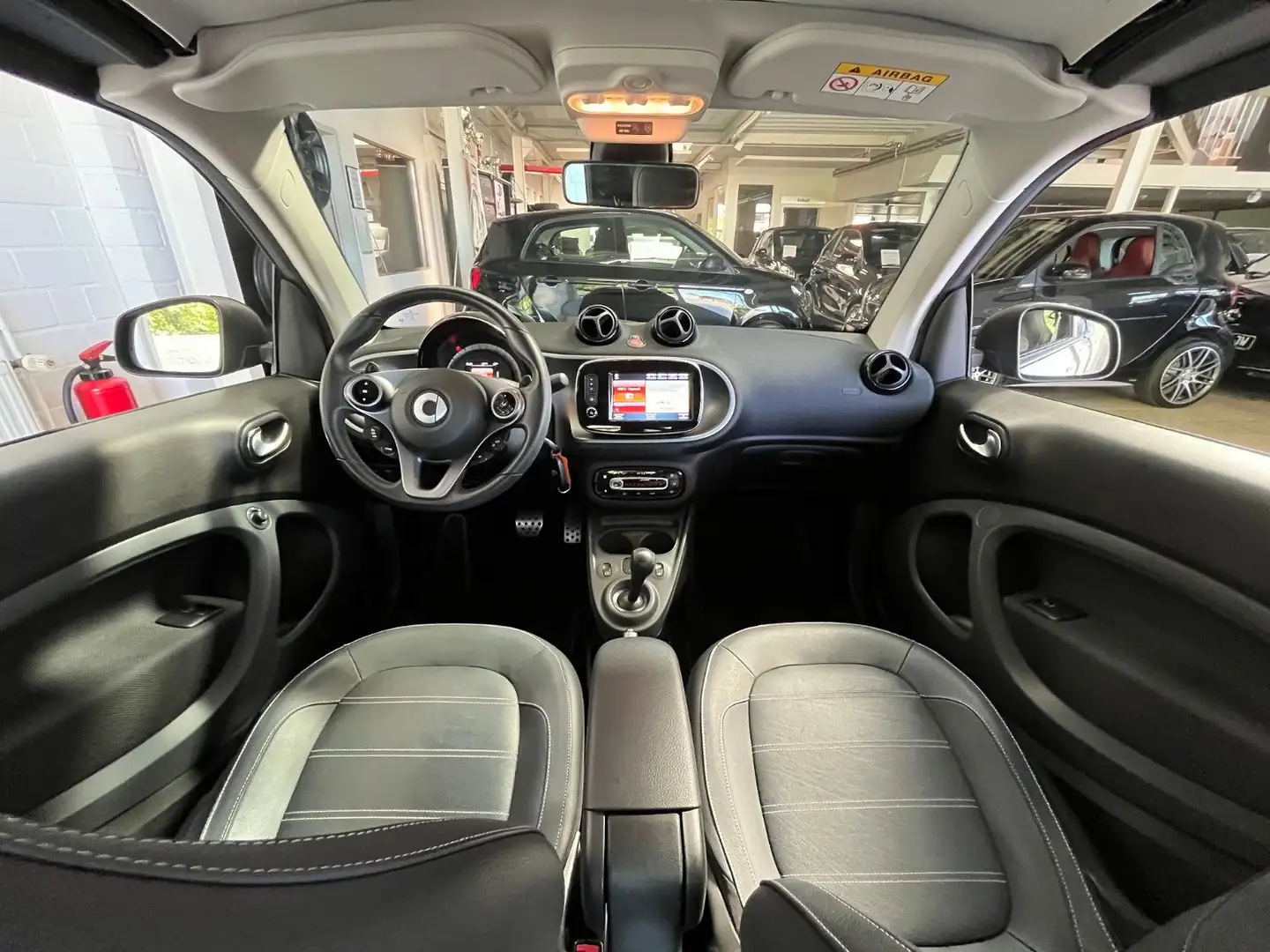 smart forTwo Cabrio Tailor Made 109/ 122 PS Leder Navi Kamera Negro - 2
