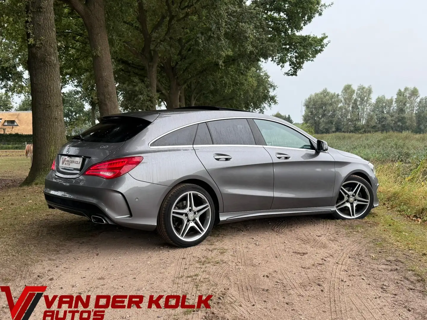 Mercedes-Benz CLA 180 Shooting Brake AMG Pakket Panorama Navi Camera Hal - 2